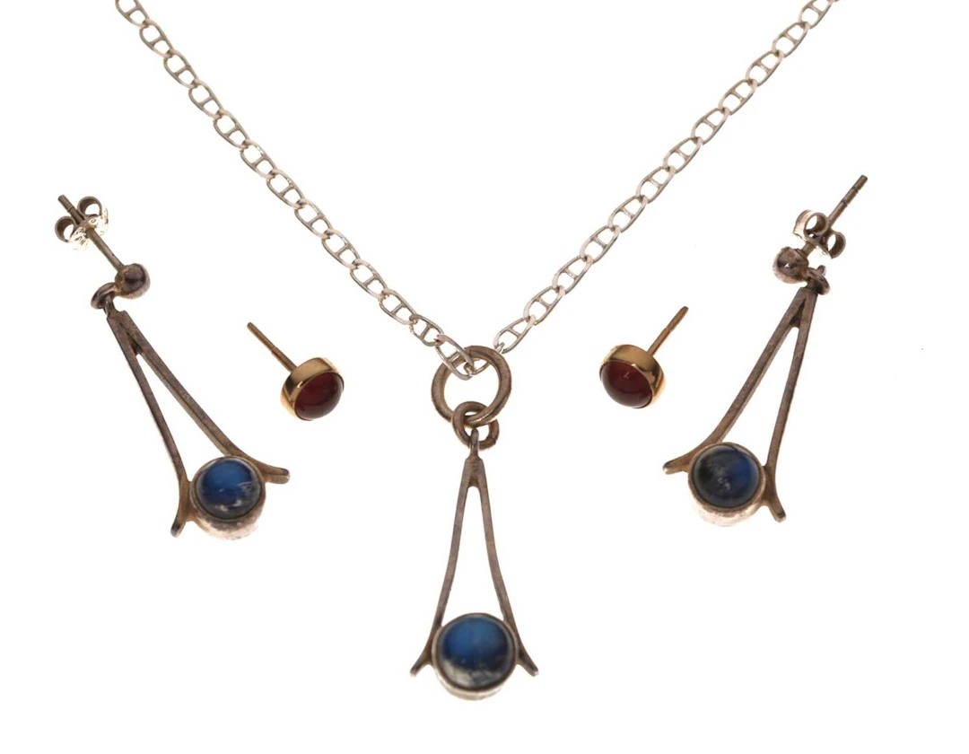 Pair of carnelian yellow metal earrings, and a labradorite silver