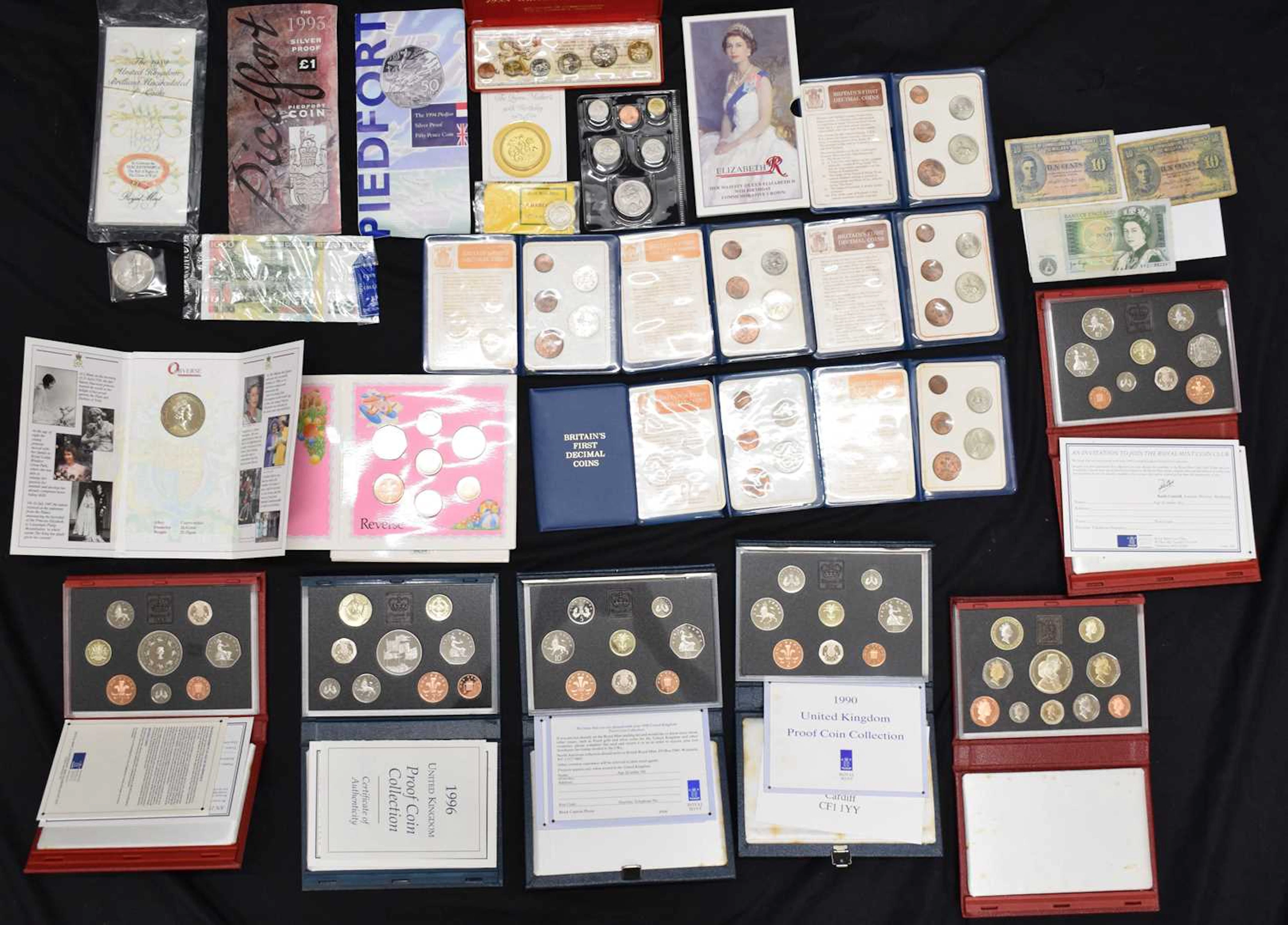 Group of GB and World coins to include Royal Mint year packs, etc