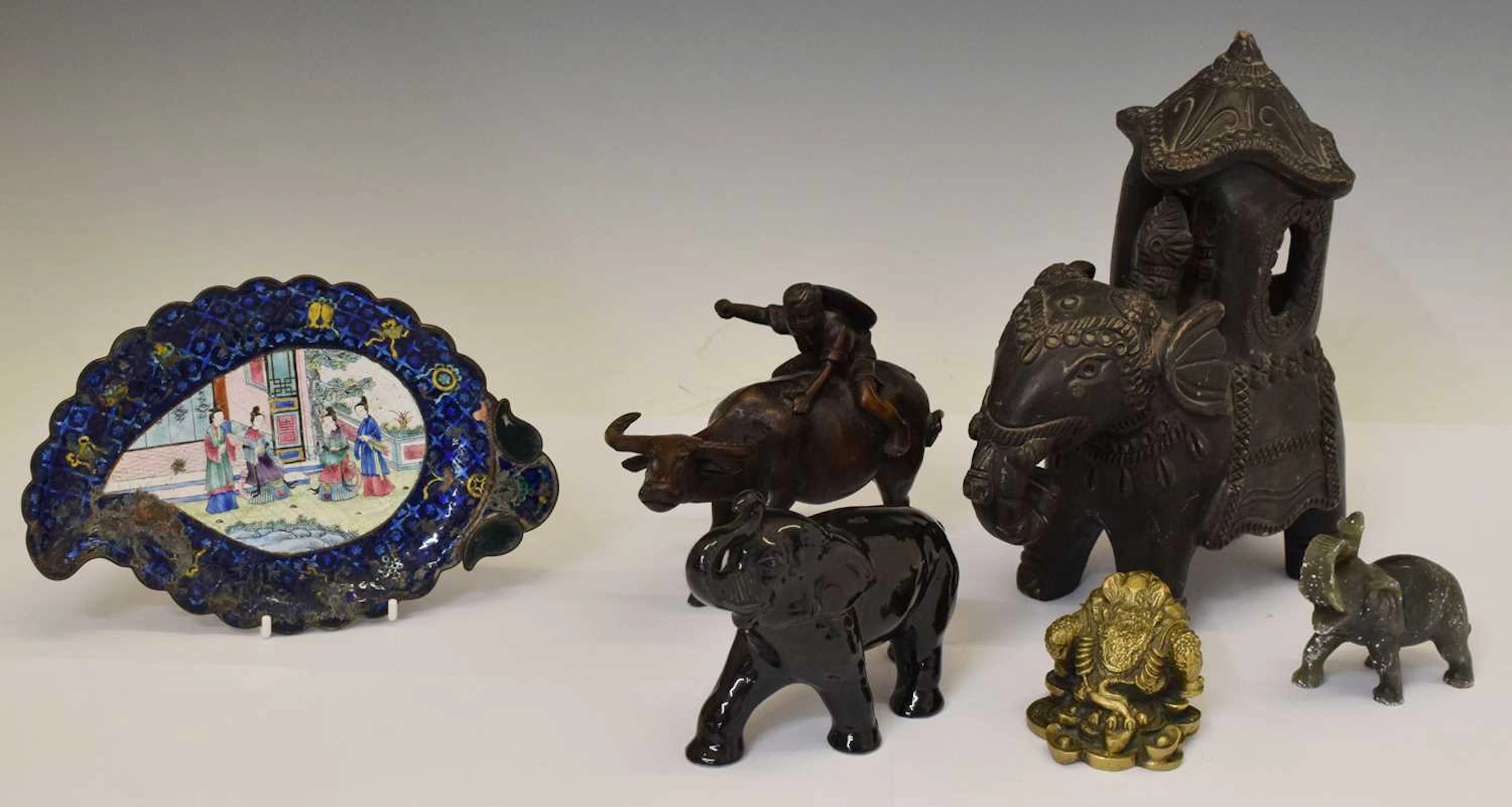 Group of Asian collectables