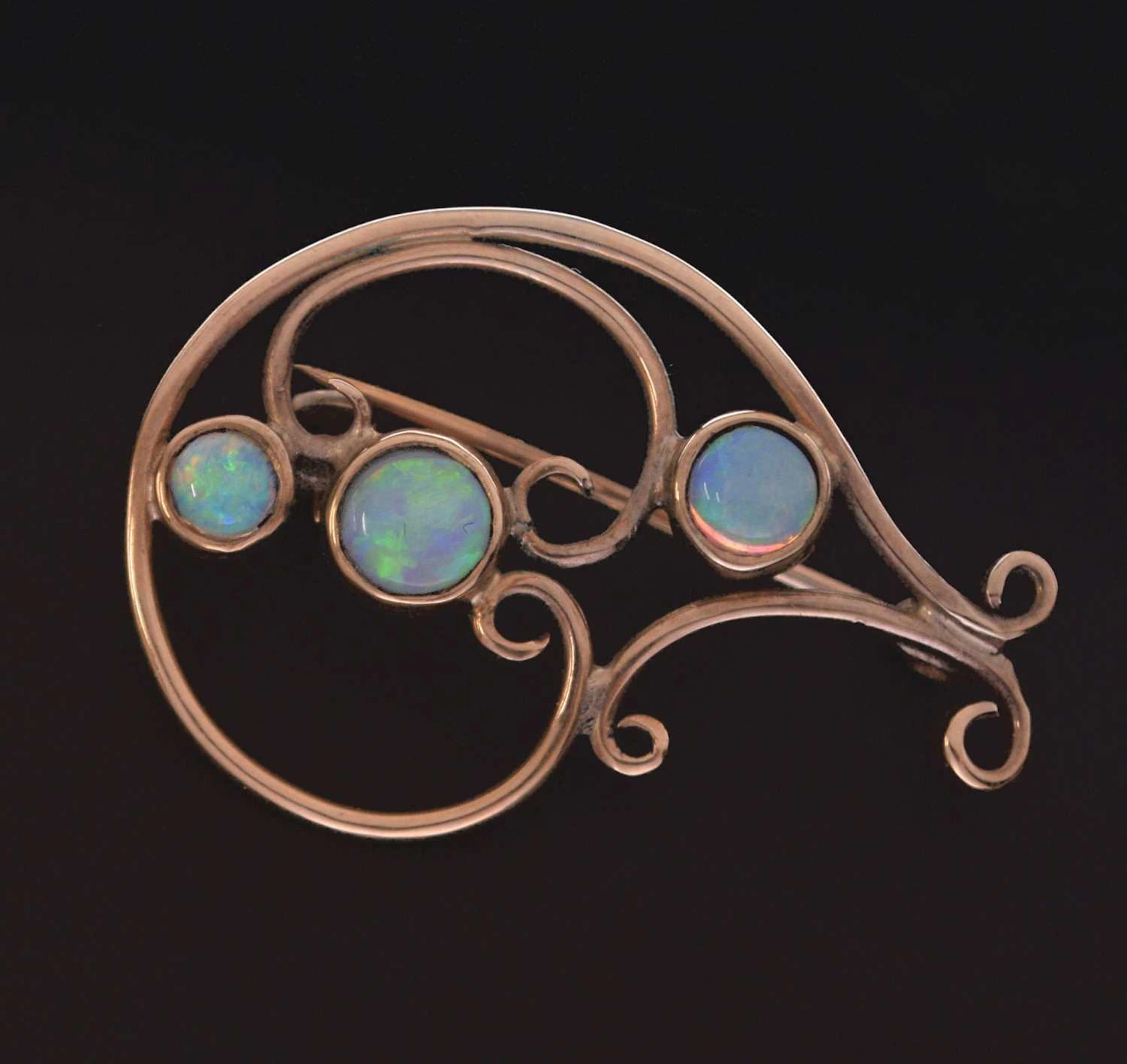 Art Nouveau-style 9ct gold brooch