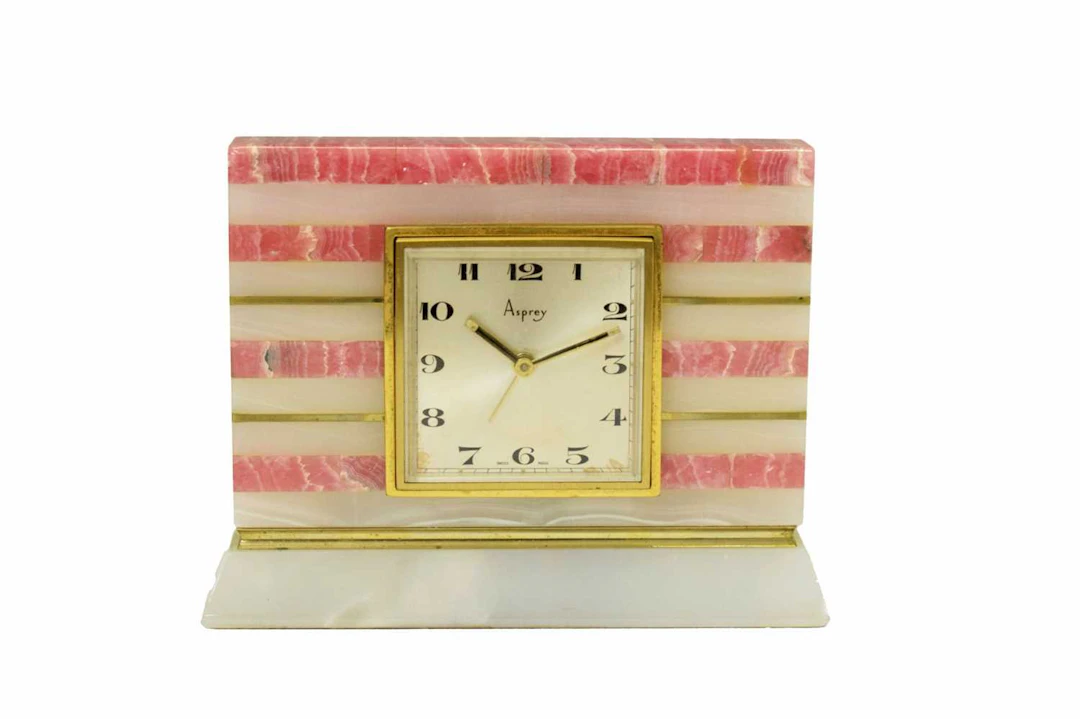 Asprey - Art Deco pink and white striped onyx mantel clock