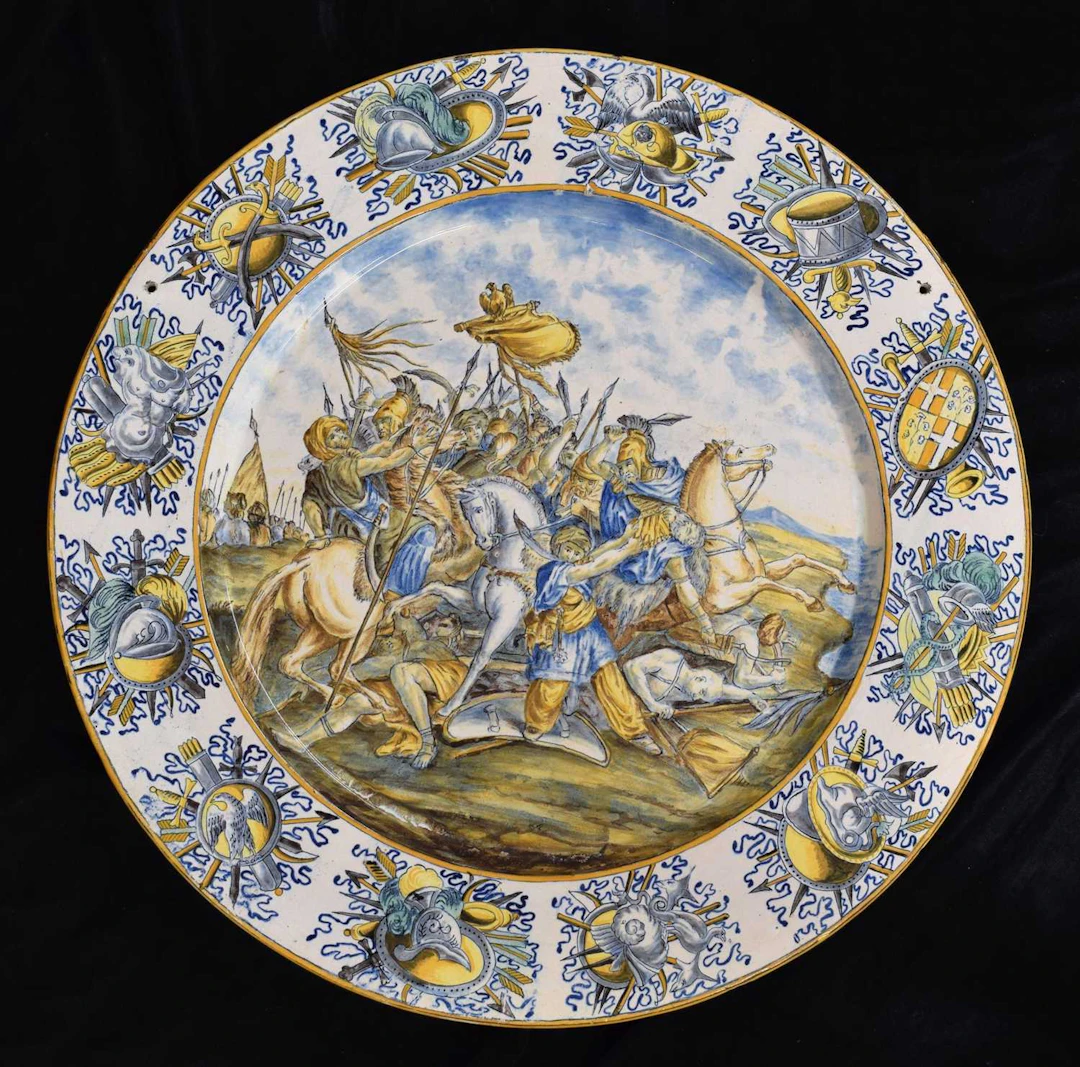 Large Italian maiolica 'istoriato' charger