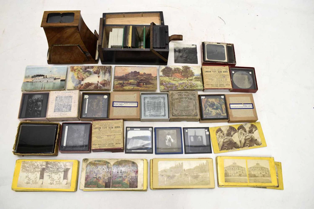 Quantity of stereoscopic cards, viewer, postcards negatives, etc
