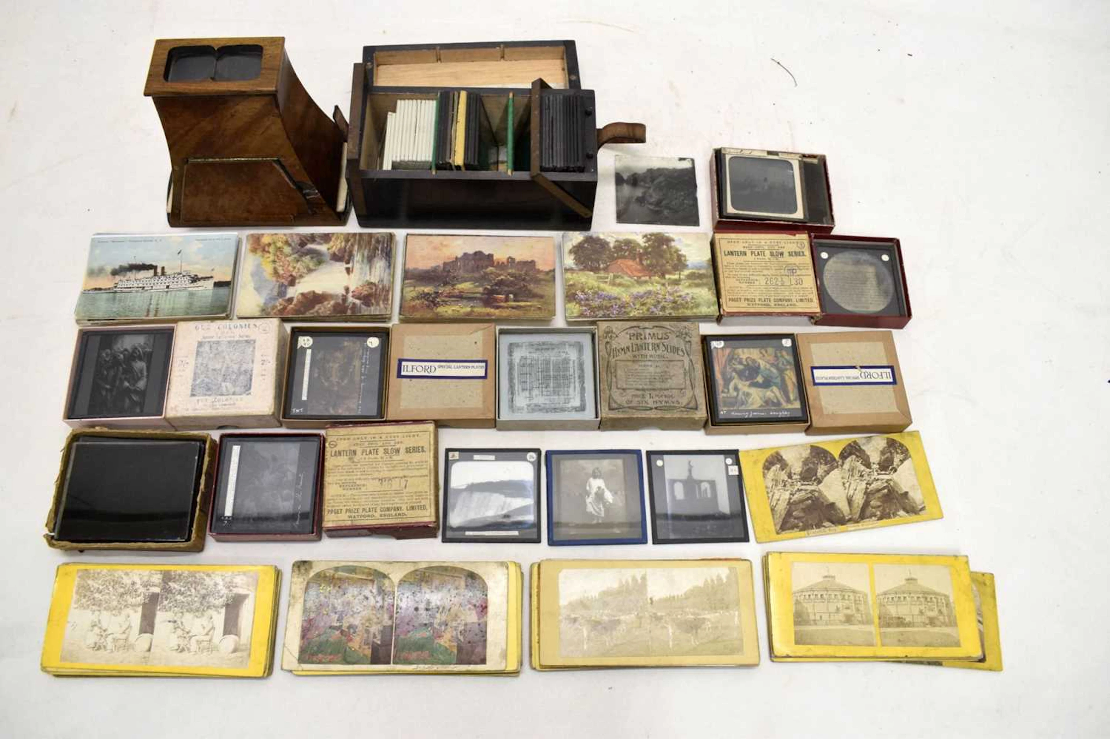 Quantity of stereoscopic cards, viewer, postcards negatives, etc