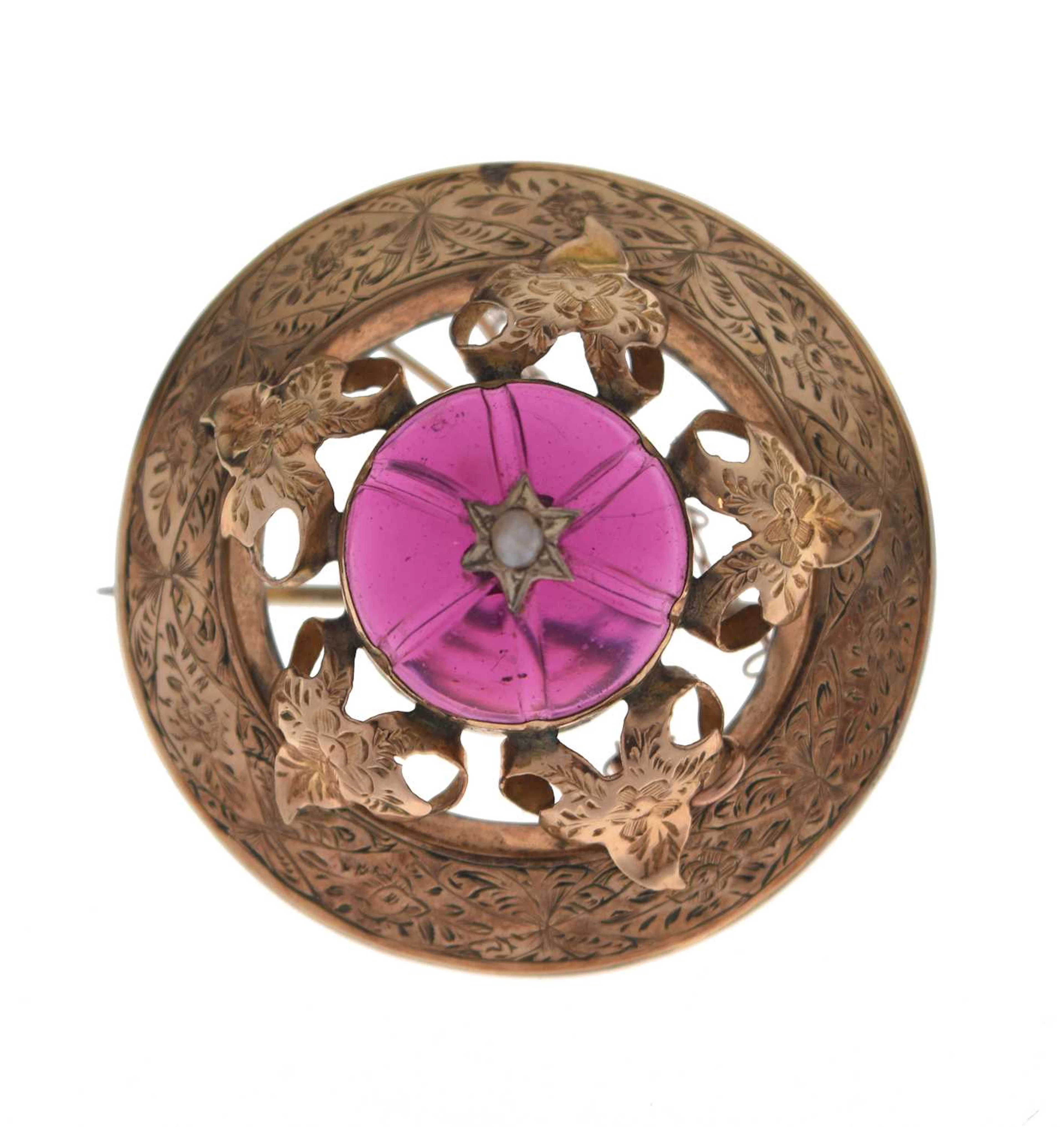 Victorian yellow metal target brooch