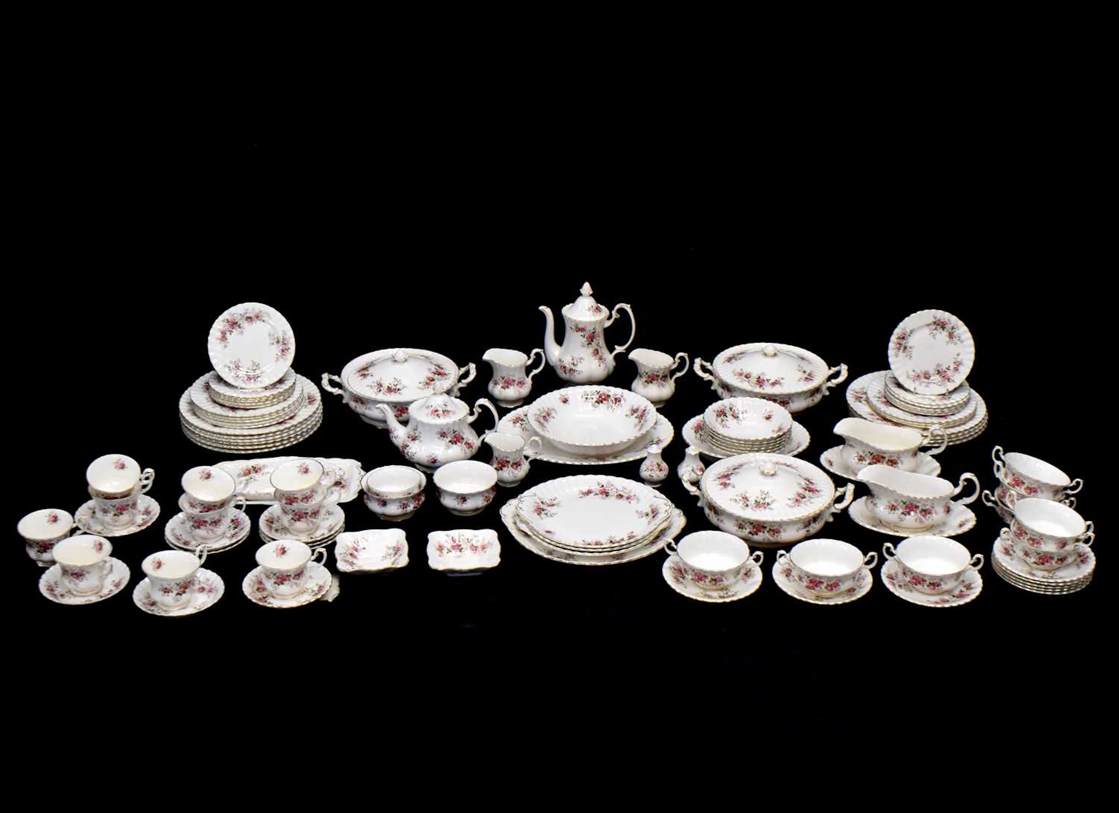 Extensive group of Royal Albert 'Lavendar Rose' pattern dinner and tea wares