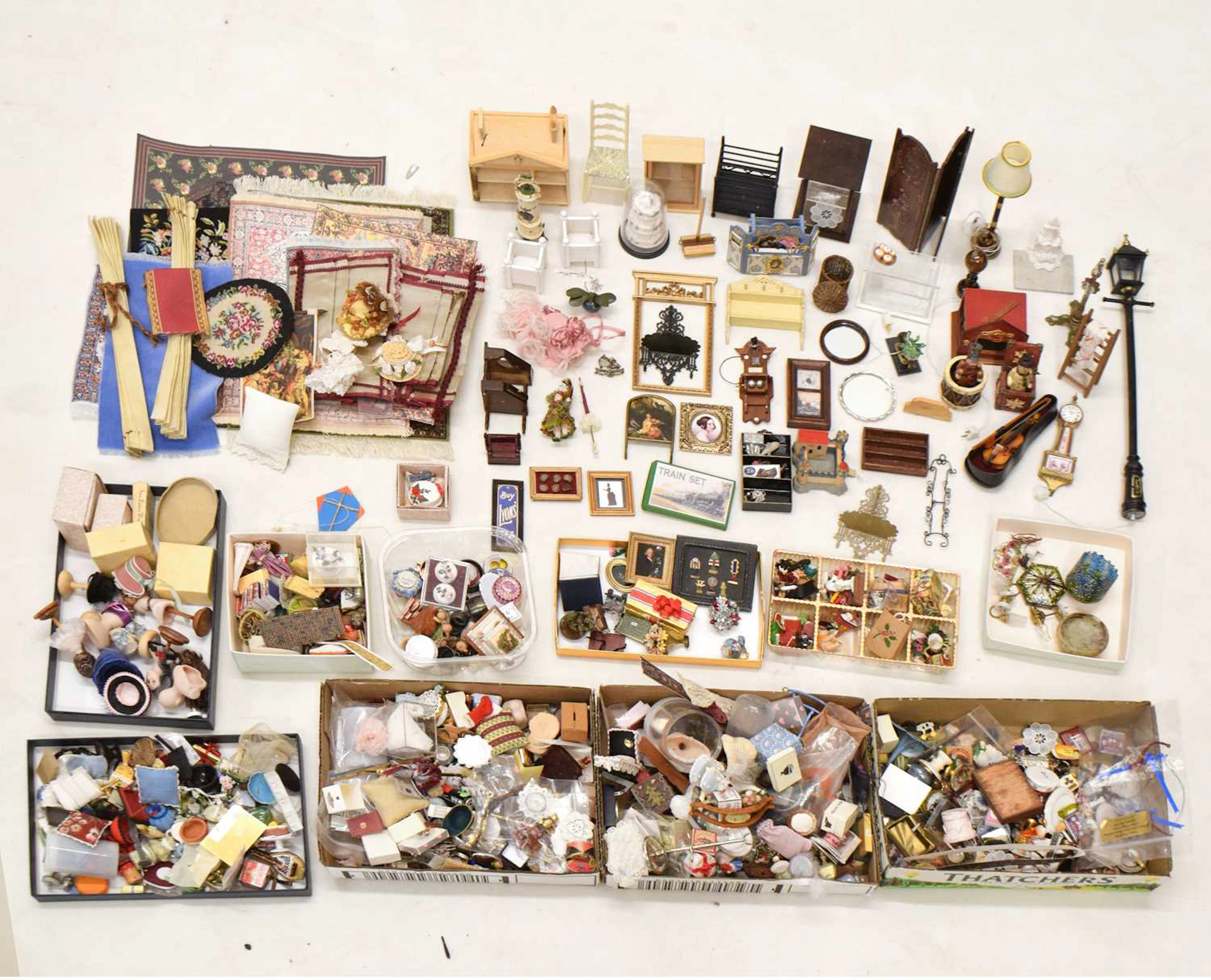 Large quantity of modern doll's house accessories