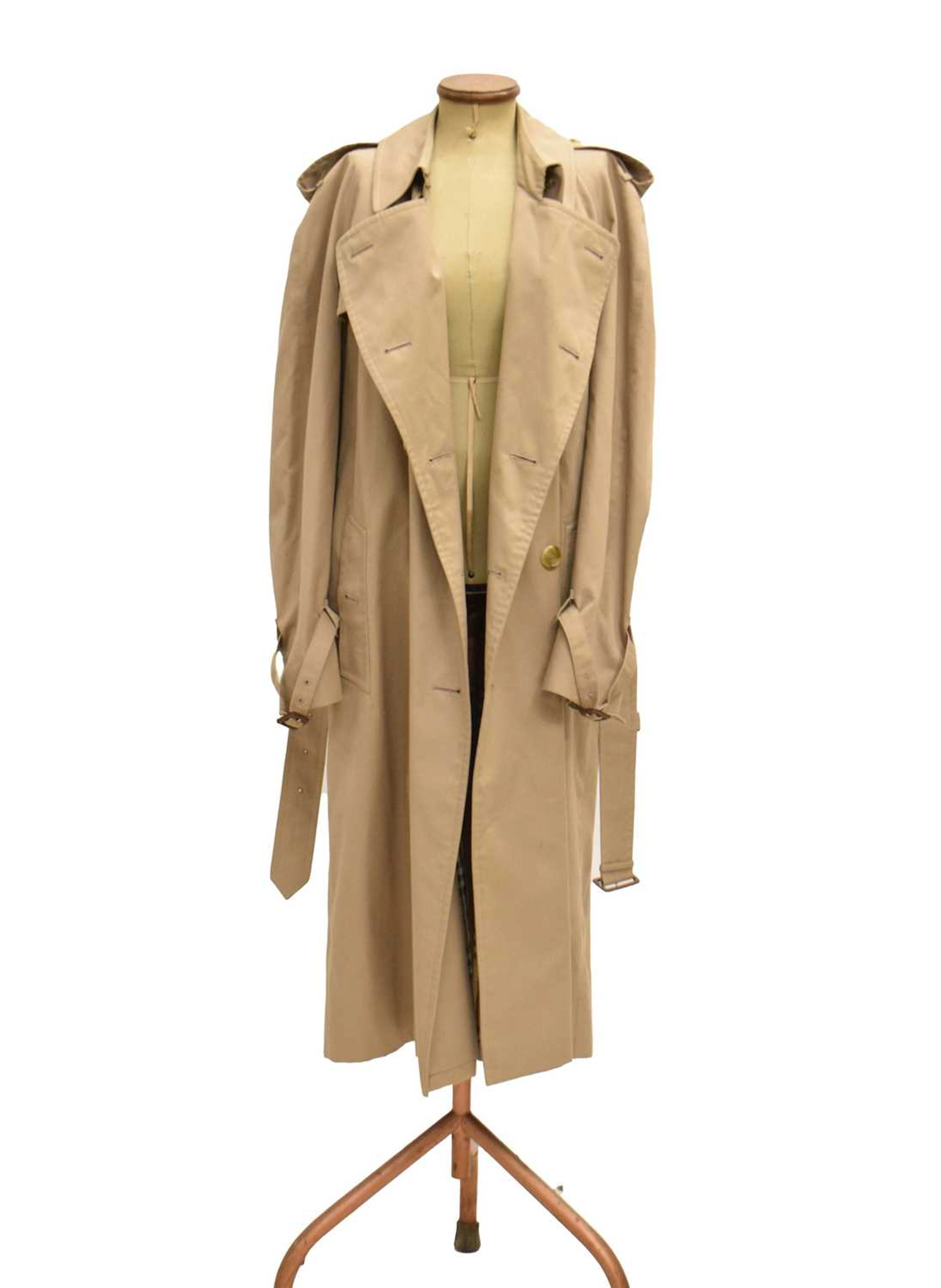 Burberry - Beige double breasted trench coat