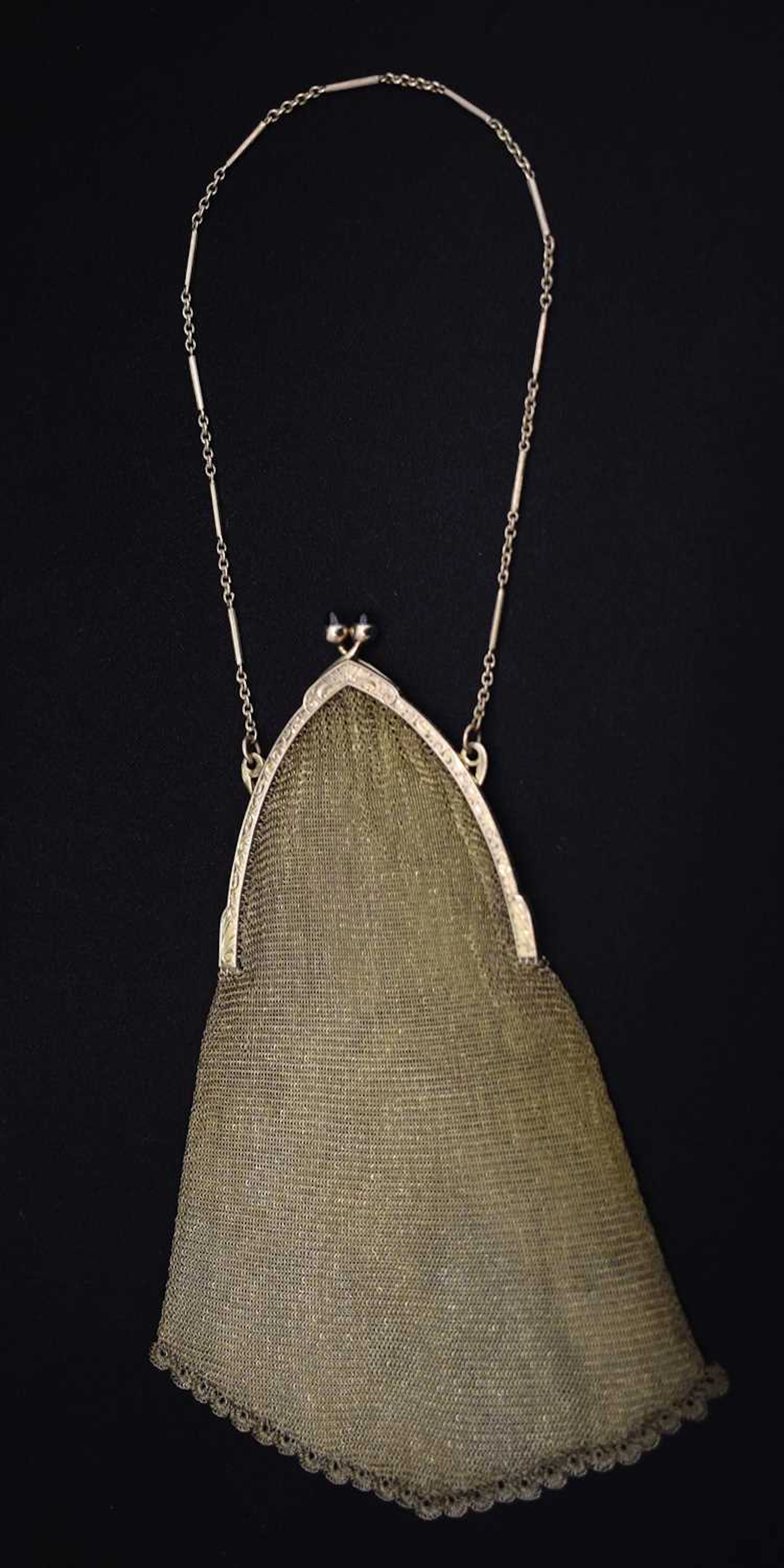 Lady's early 20th century yellow metal mesh evening bag or purse