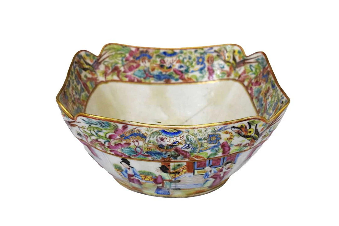 19th century Chinese Canton famille rose square bowl