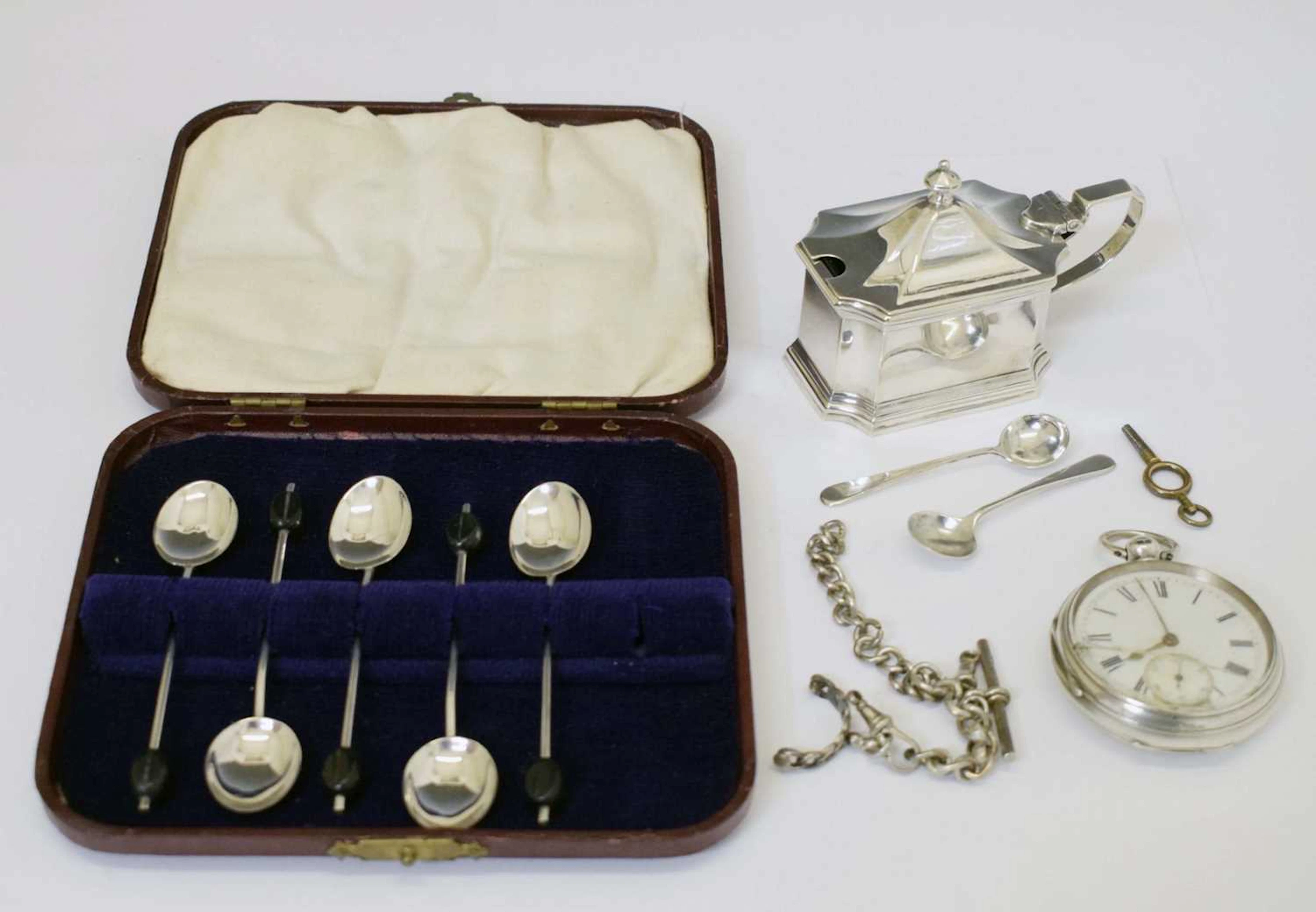 Five George V silver Coffee Bean spoons, etc