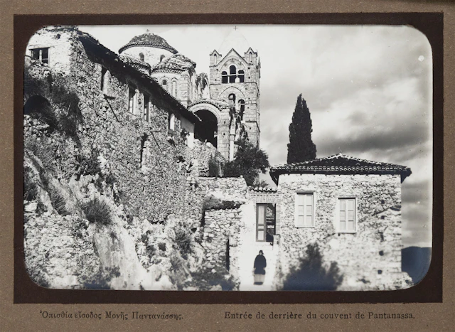 GEORGIADIS, Georgios N. Ἄλμπουμ μέ 160 φωτογραφίες τῶν μνημείων τοῦ Μυστρᾶ.