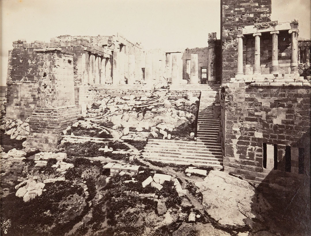 STILLMAN, William James. α) Ἄποψη τῶν Προπυλαίων ἀπό τά δυτικά, β)