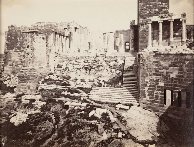 STILLMAN, William James. α) Ἄποψη τῶν Προπυλαίων ἀπό τά δυτικά, β)