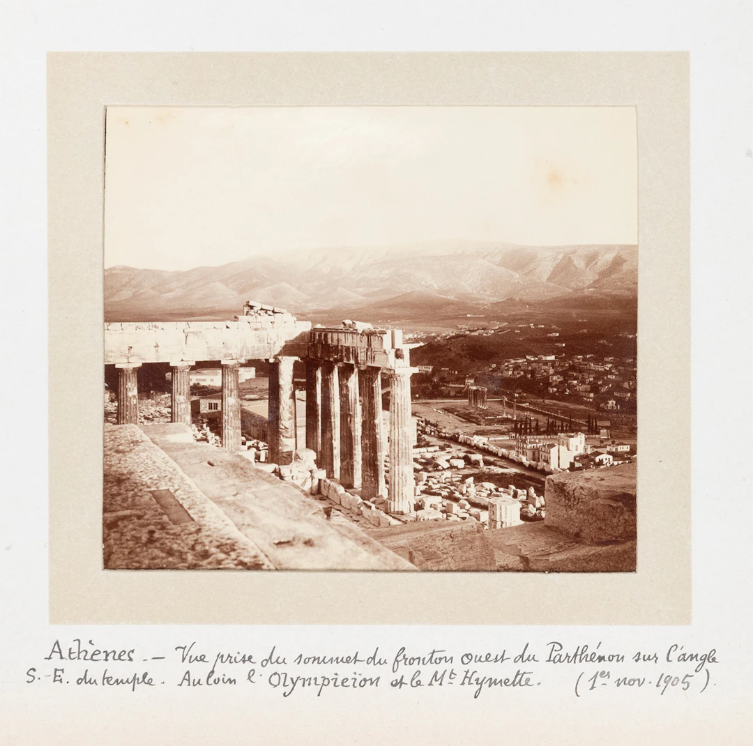 Ἄλμπουμ μέ 48 φωτογραφίες ἀπό ἕνα ταξίδι στήν Ἀθήνα.