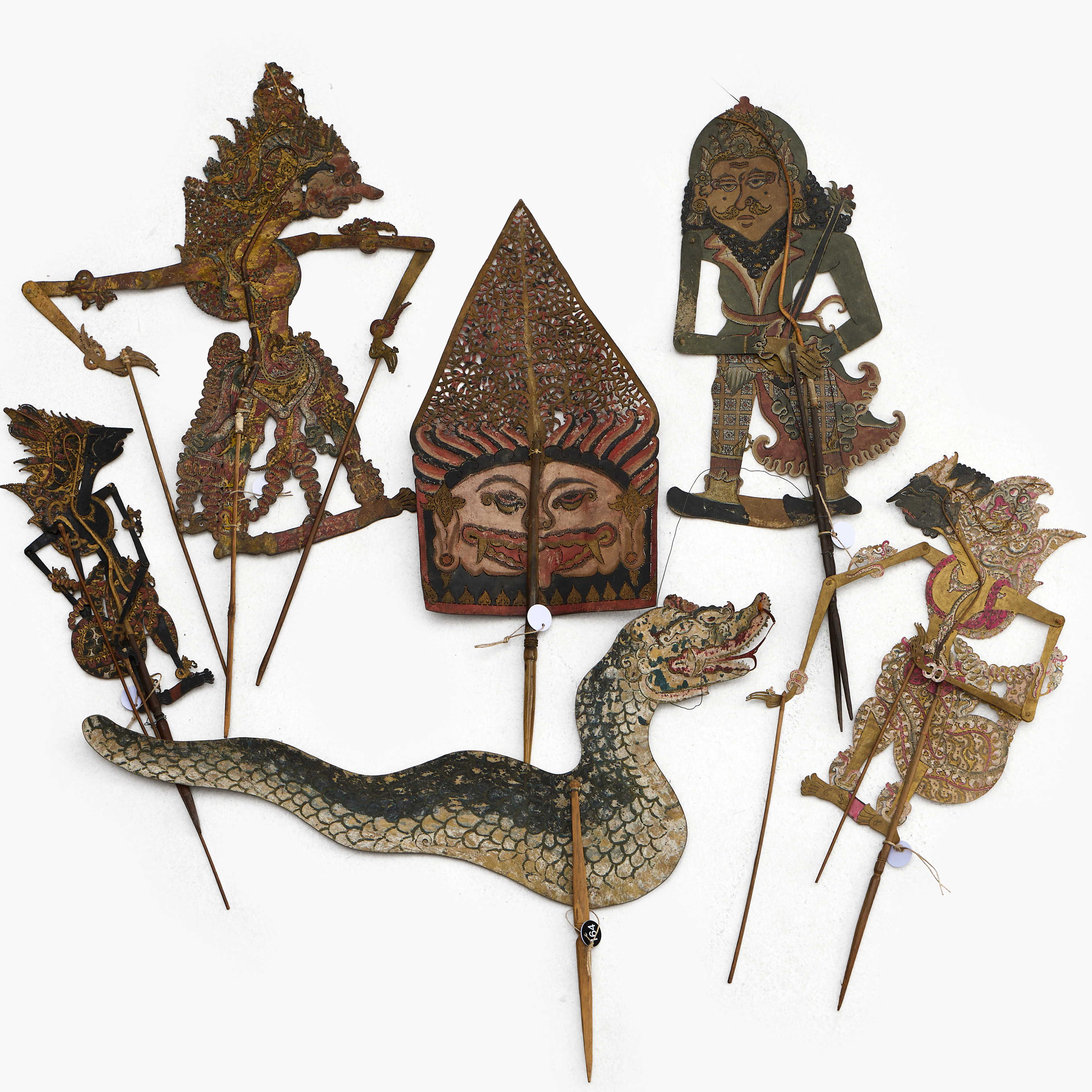 WAYANG KULIT, 6 st skuggdockor, Indonesien, 1900-tal.
