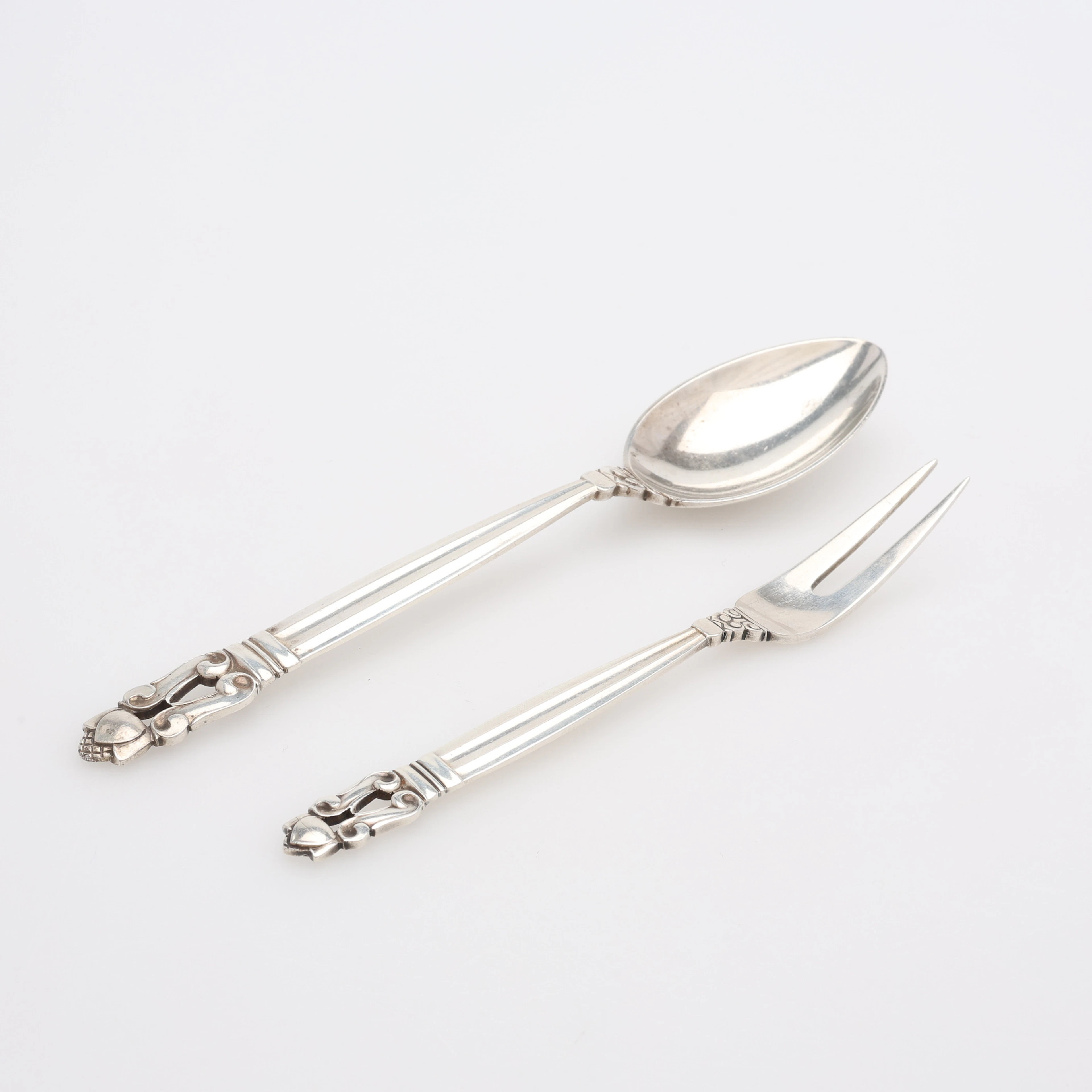 JOHAN ROHDE. CITRONGAFFEL SAMT TESKED, "KONGE/ACORN", FÖR GEORG JENSEN