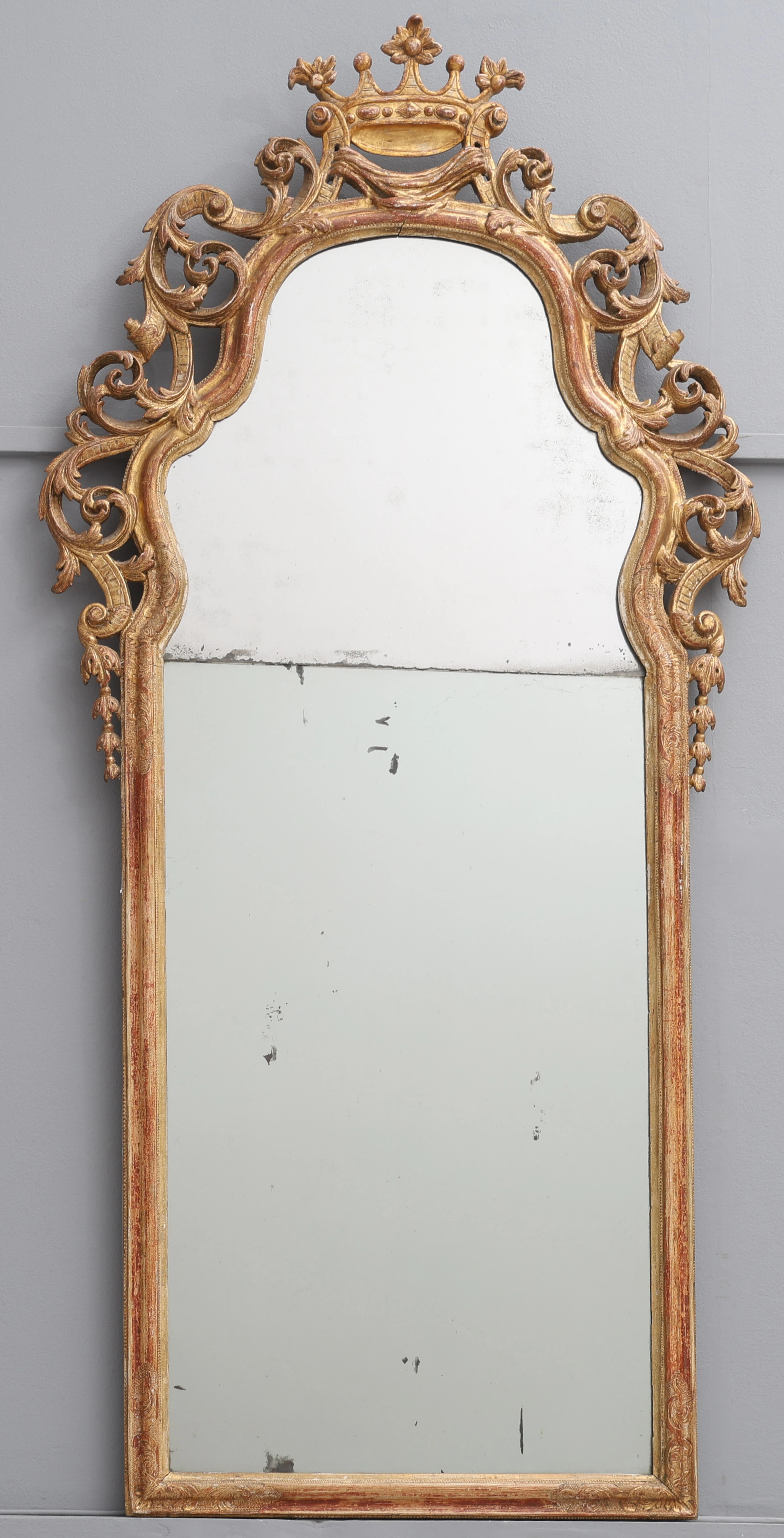 STÖRRE VÄGGSPEGEL, SENBAROCK/TRANSITION BAROCK/ROKOKO, OMKRING 1700-TALETS