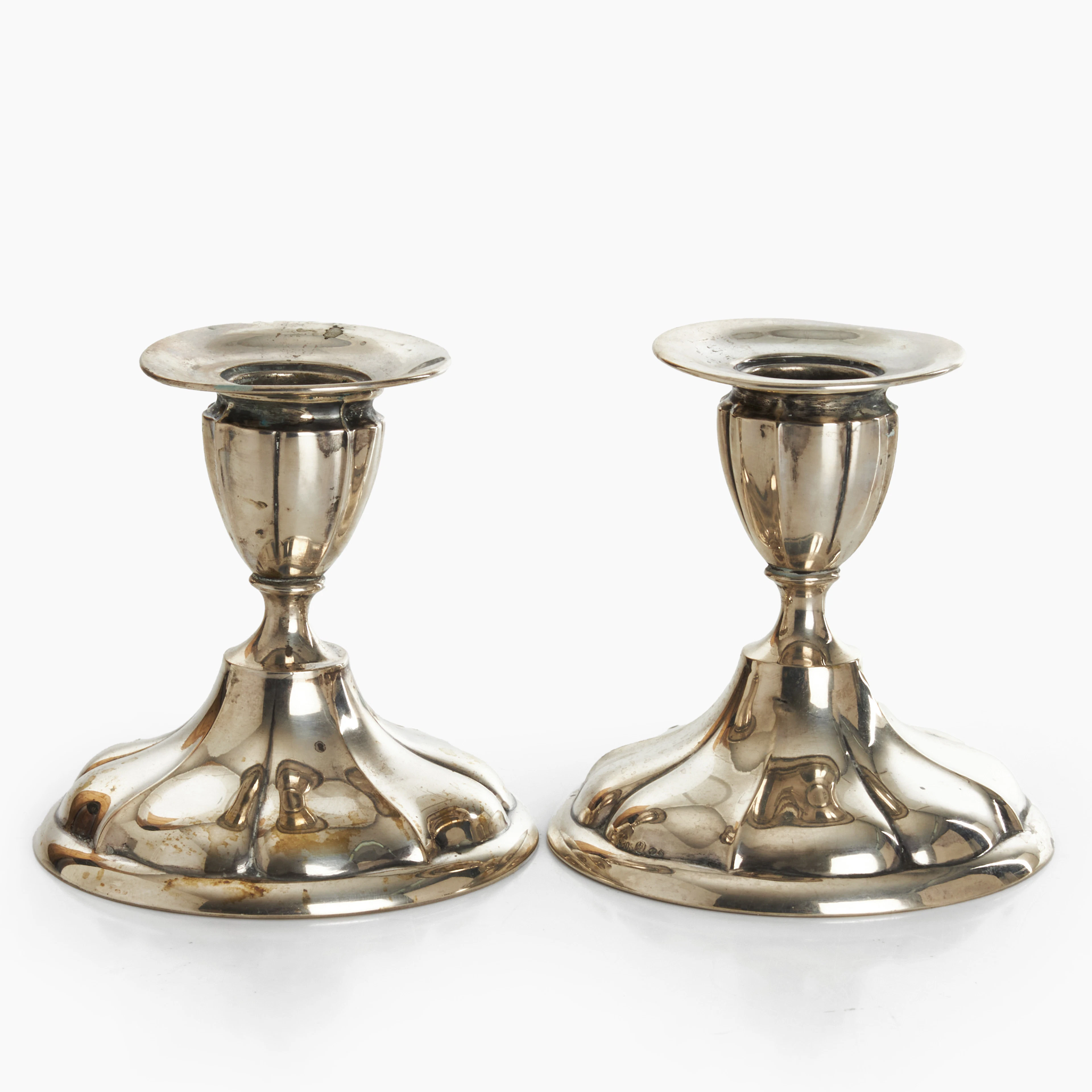 LJUSSTAKAR, ett par, silver, svenska importstämplar, 1900-talets mitt.