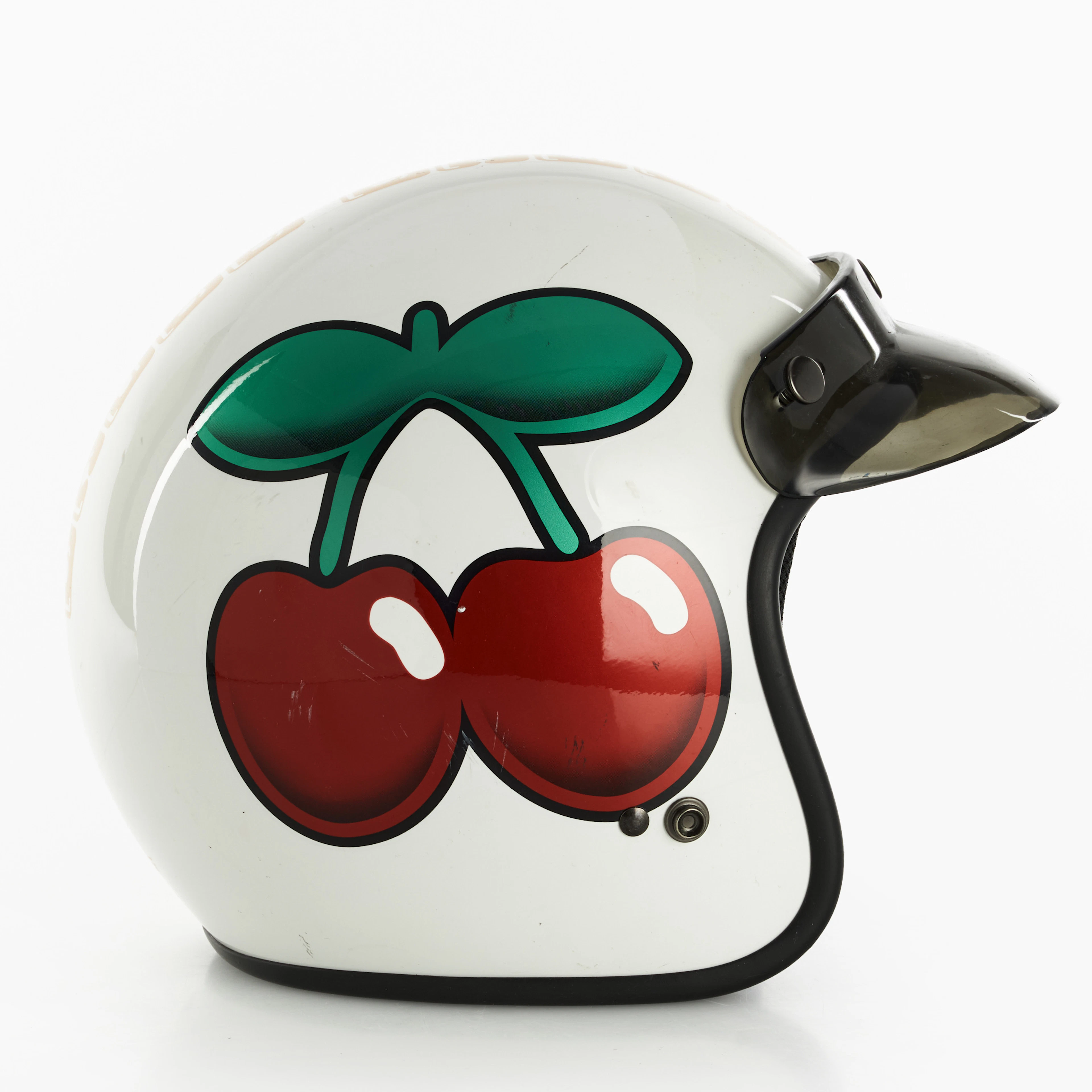 HJÄLM, "Momo design fighter pacha", med körsbärsdesign.