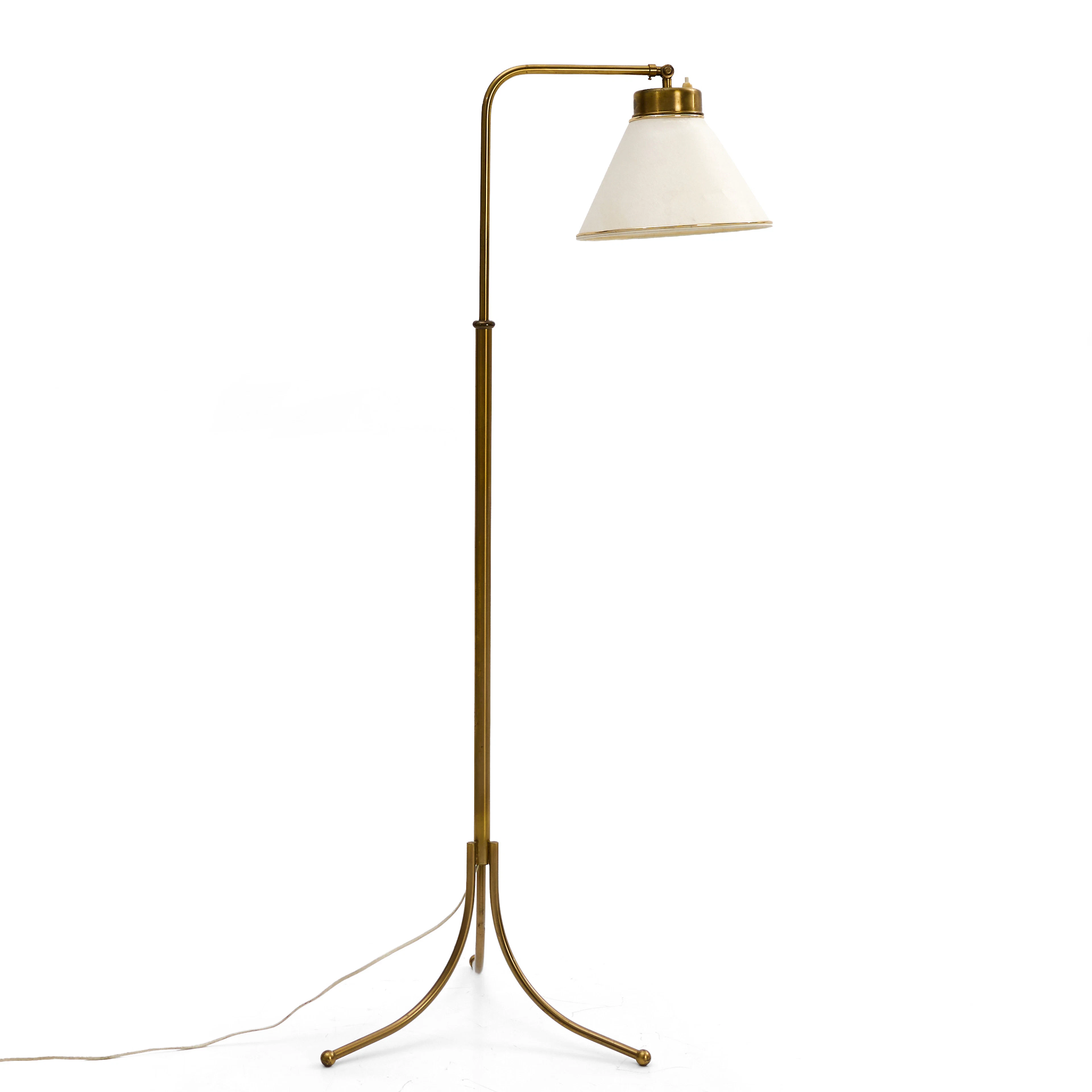 JOSEF FRANK. Golvlampa, modell 1842, Firma Svenskt Tenn, mässing.