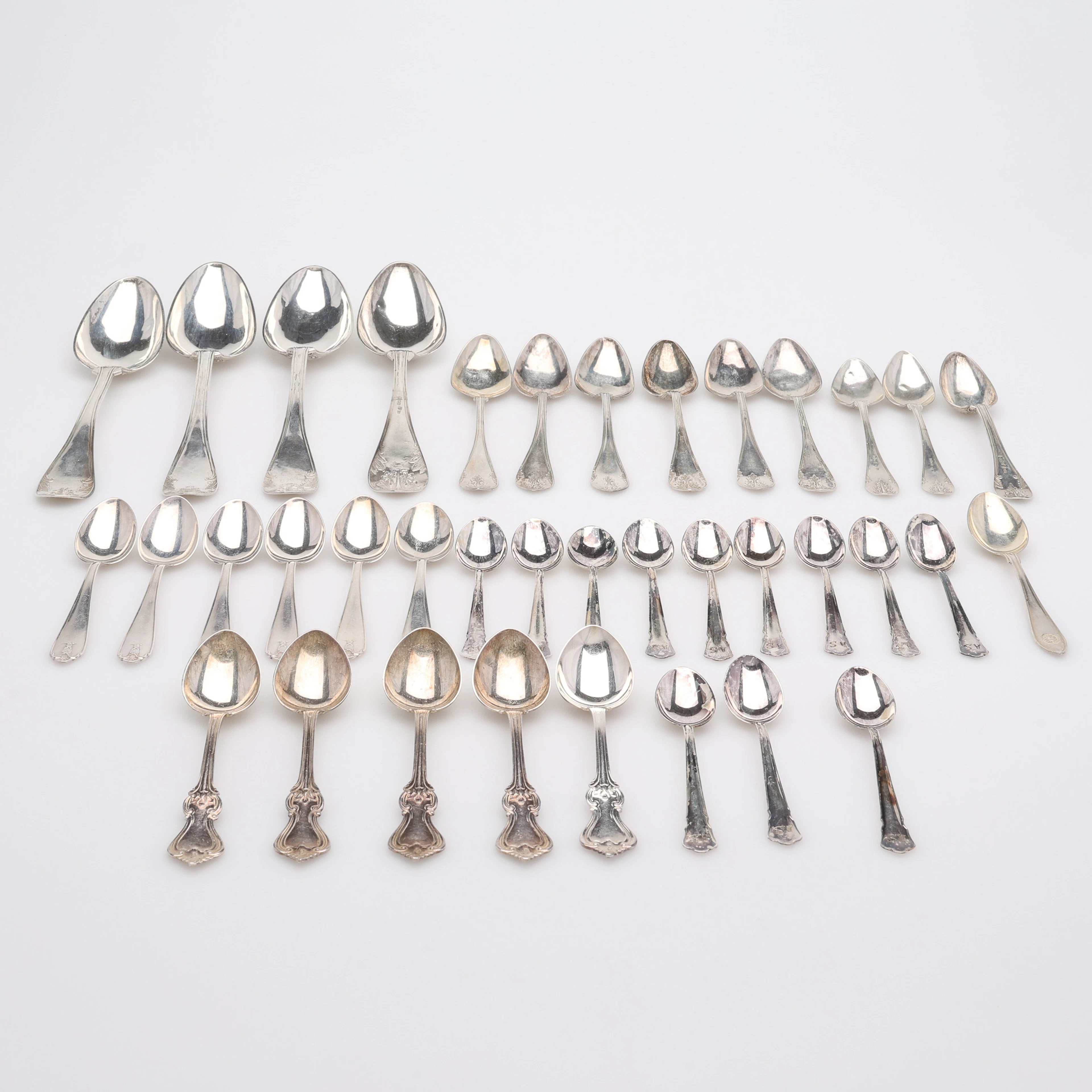 SILVERSKEDAR, 37 DELAR, 18/1900-TAL, TOTALT Ca. 662 gram.