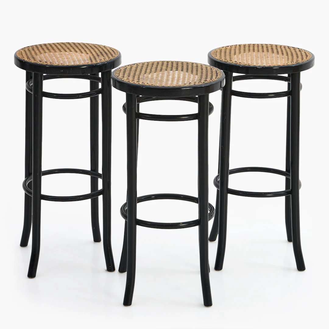 BARSTOLAR, 3 st, Thonet-stil, svartlackerad stomme, sitsar i flätad rotting.