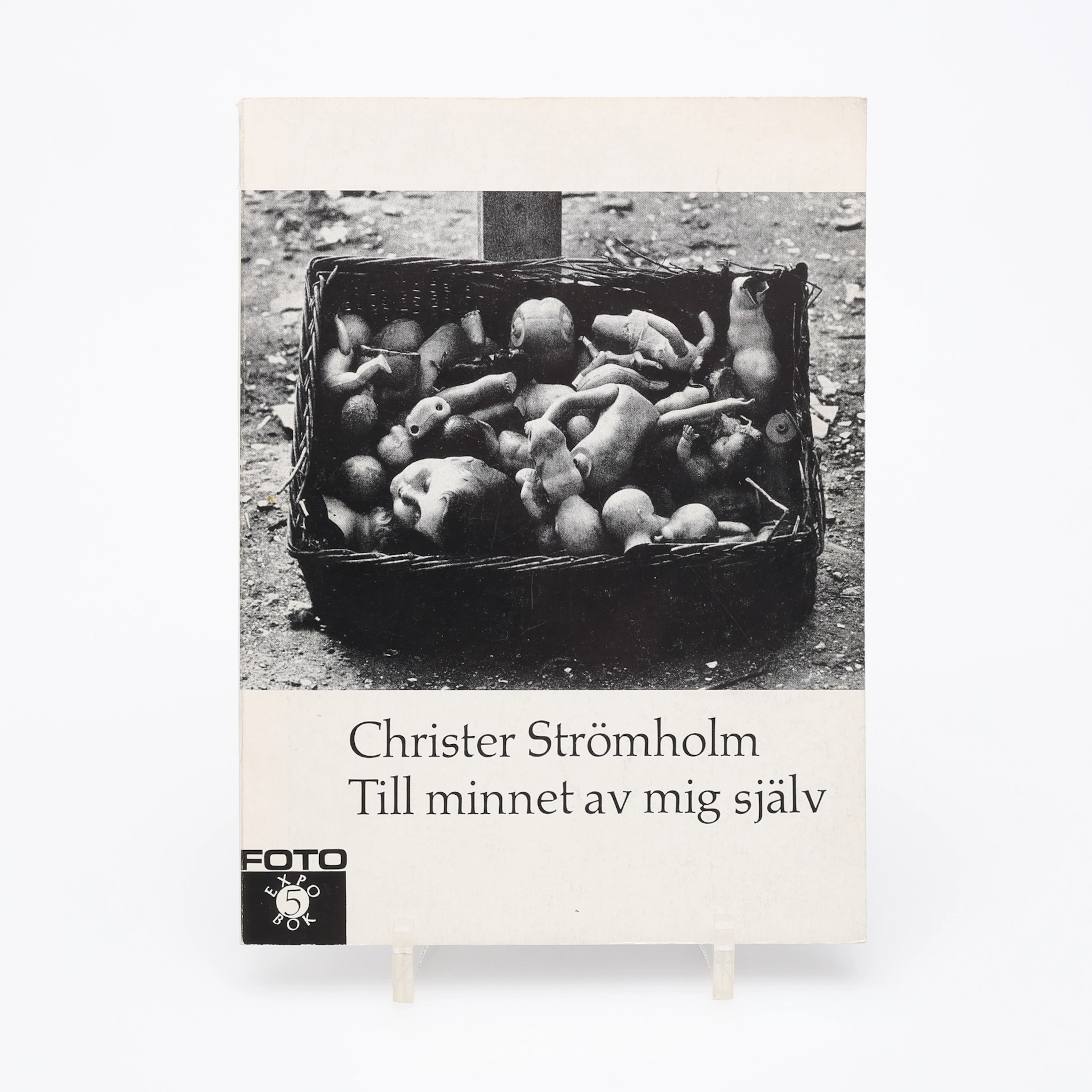 FOTO. ETT BRA EXEMPLAR AV CHRISTER STRÖMHOLMS DEBUTBOK TILL MINNET