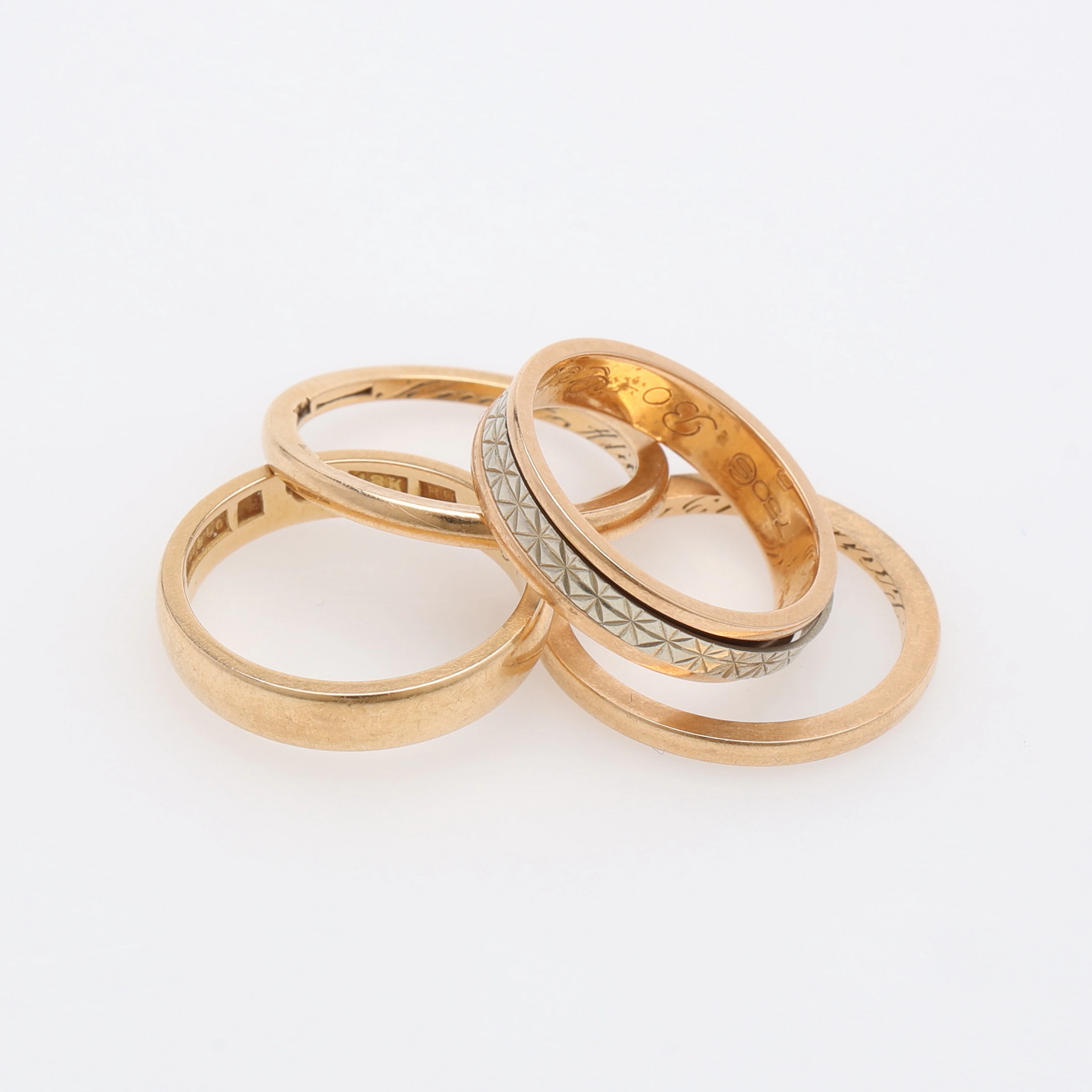 RINGAR, 4 ST, 18 k guld, totalt 12,4 g.