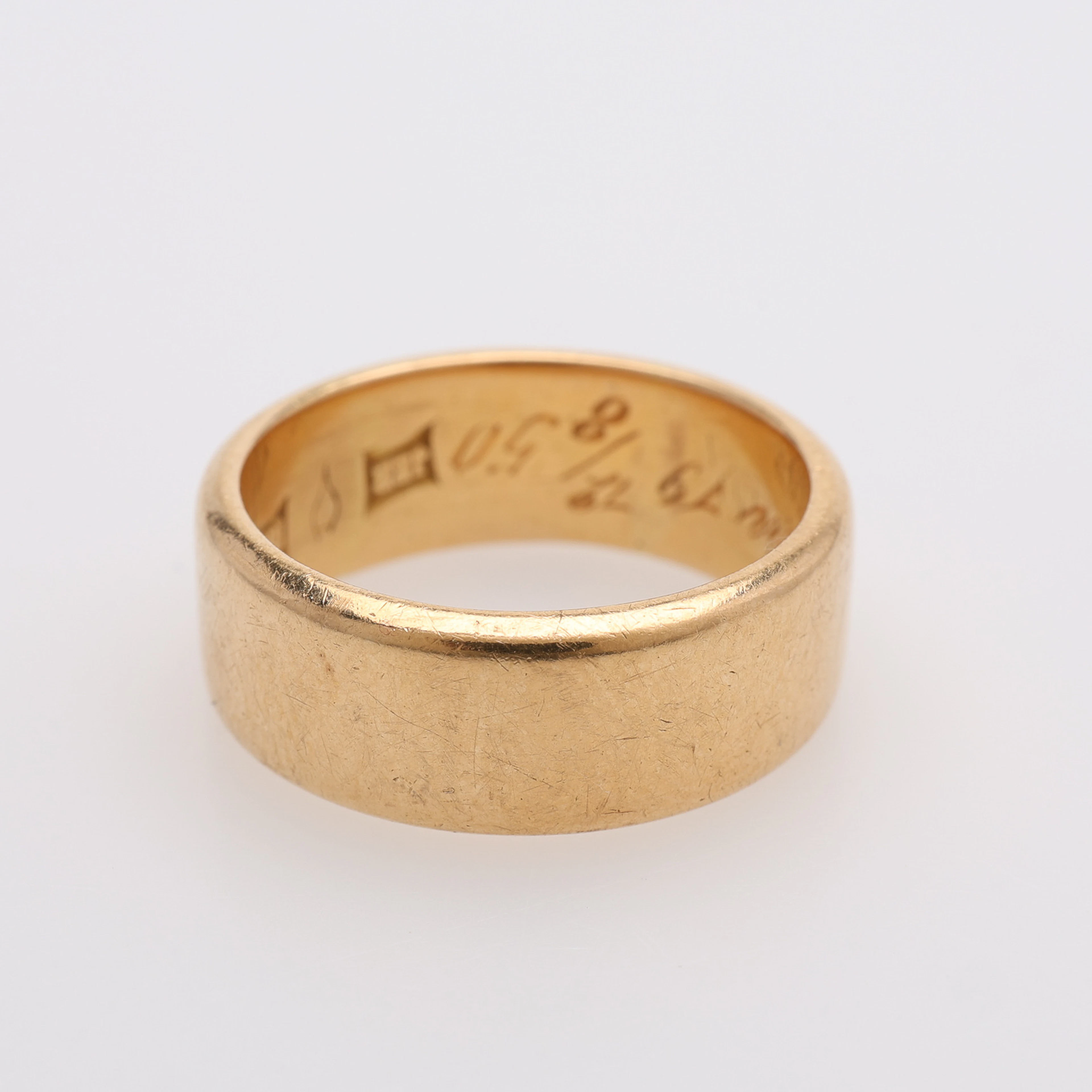 RING, SLÄT MODELL, 18K GULD, VIKT CA 9,7 GRAM.