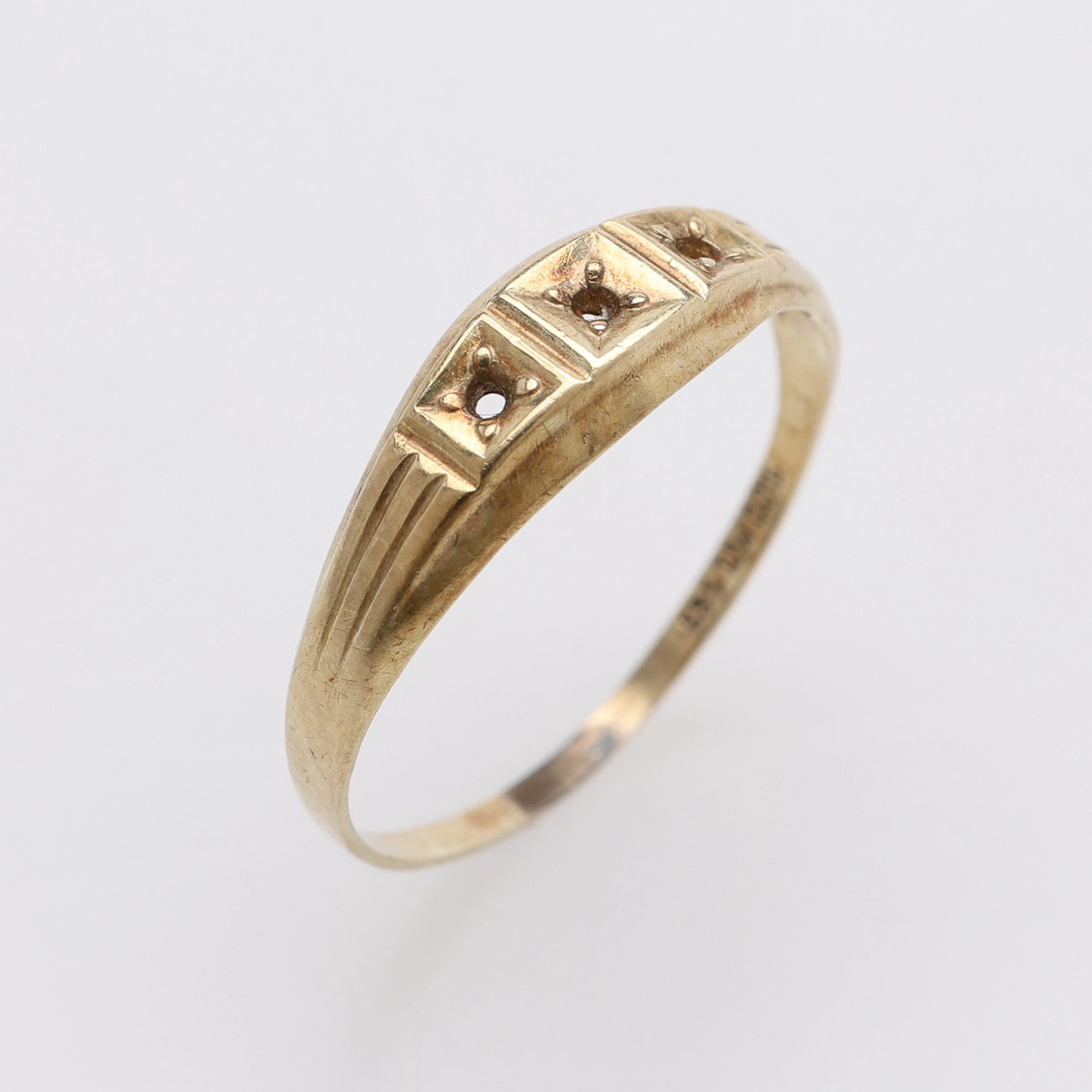 RINGSKENA, 14K GULD, VIKT 0,7 GRAM.
