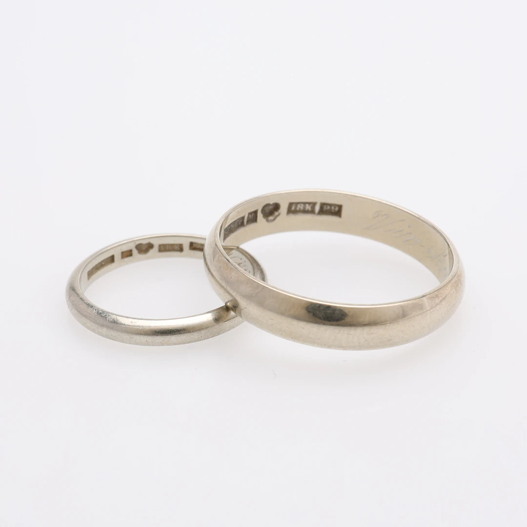 RINGAR, TVÅ STYCKEN, 18K VITGULD, TOTAL VIKT CA 11,3 GRAM.