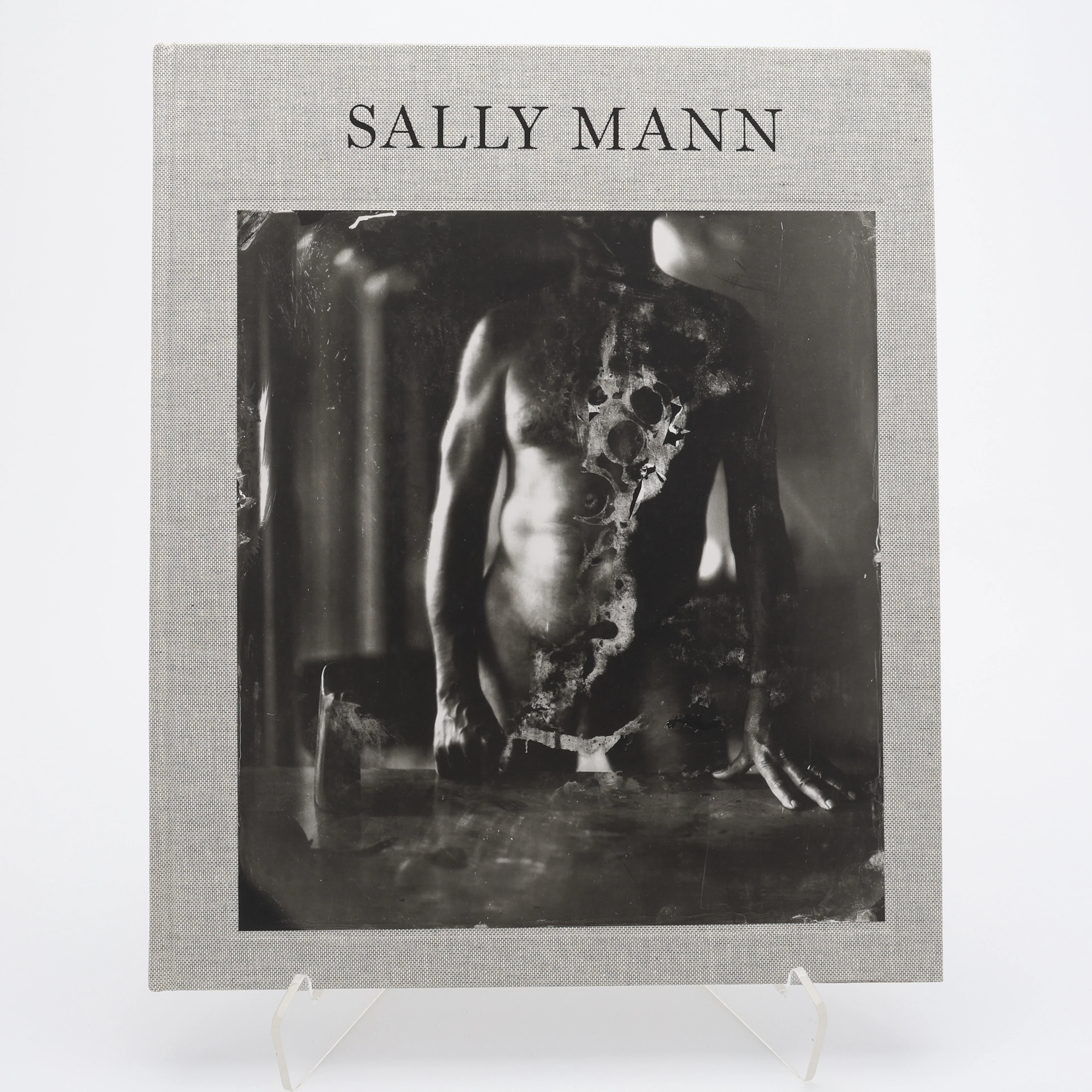 FOTO. DEN AMERIKANSKE FOTOGRAFEN SALLY MANNS "PROUD FLESH" I FÖRSTA