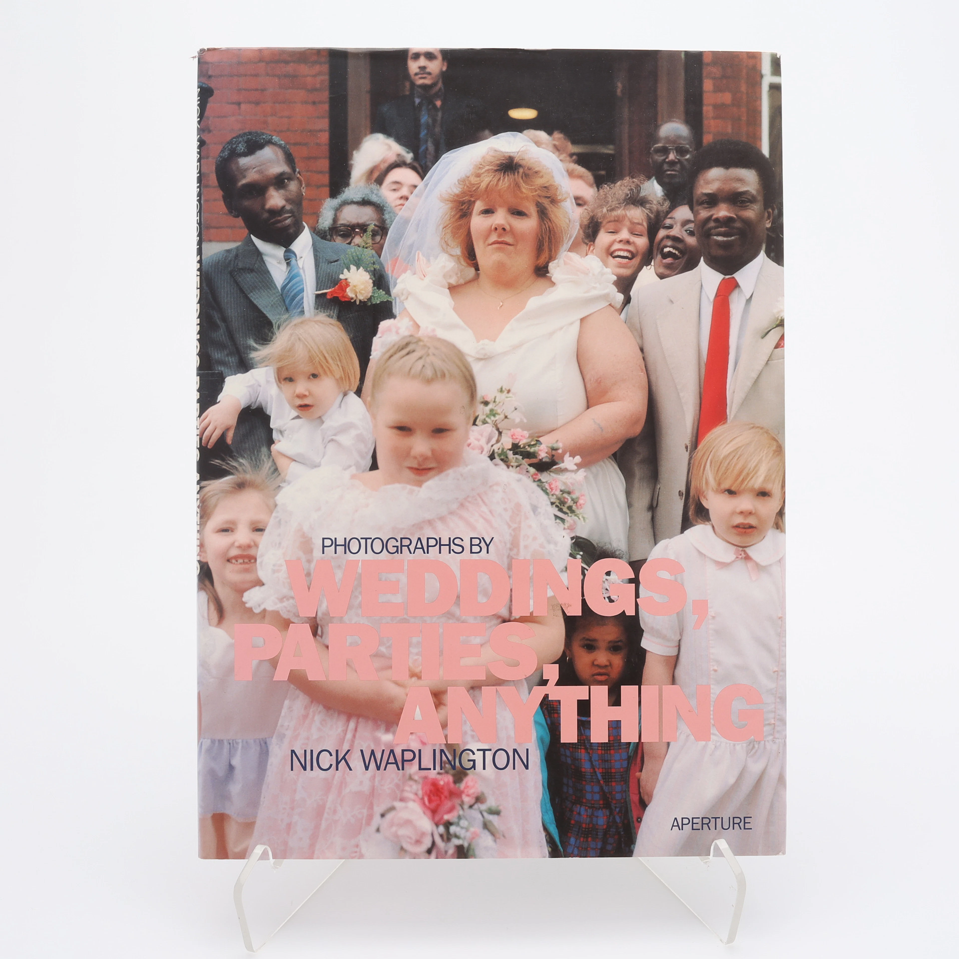 FOTO. DEN BRITTISKE FOTOGRAFEN NICK WAPLINGTONS "WEDDINGS, PARTIES
