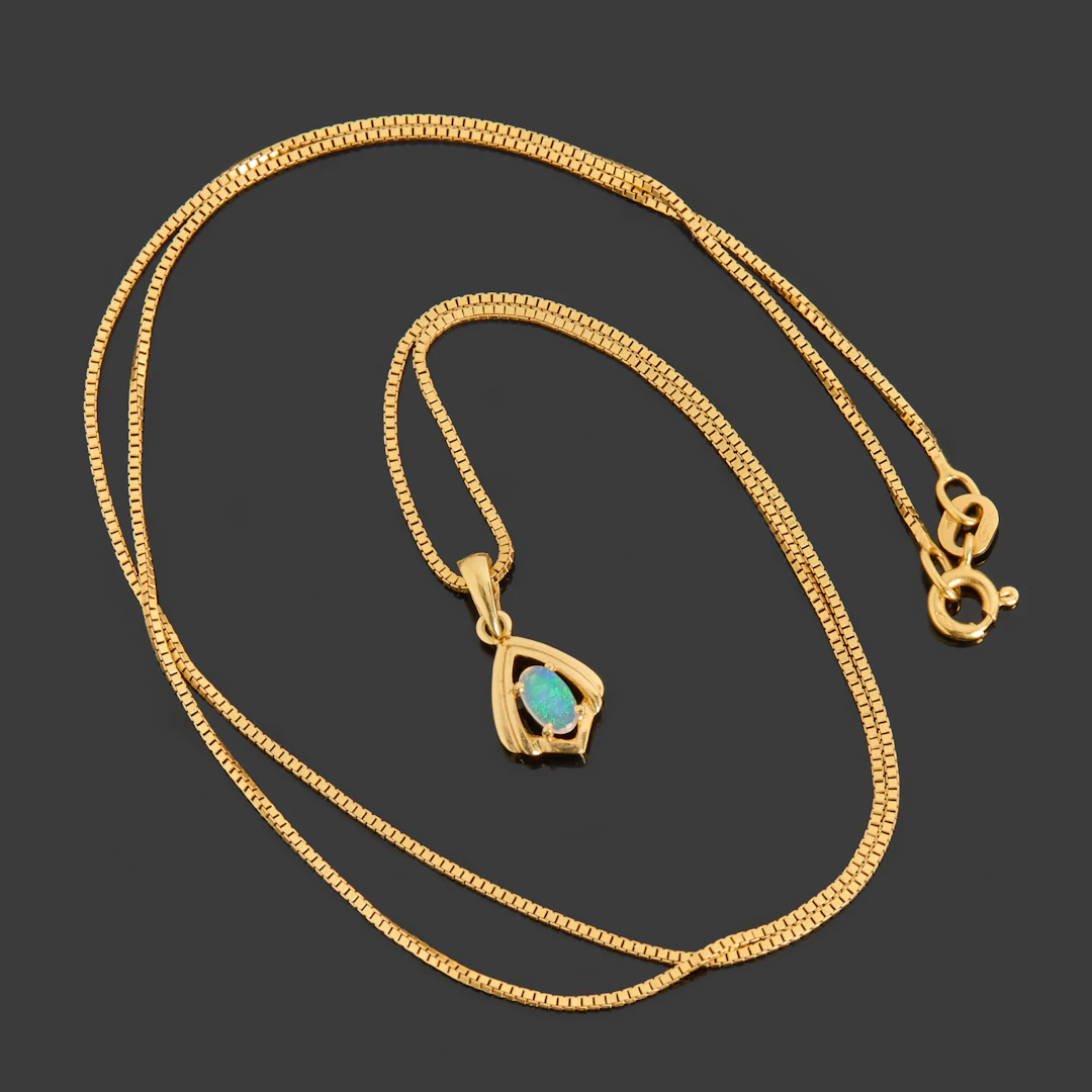 COLLIER, 18k guld, Venetiansk-länk, hänge med genombruten dekor dekorerat