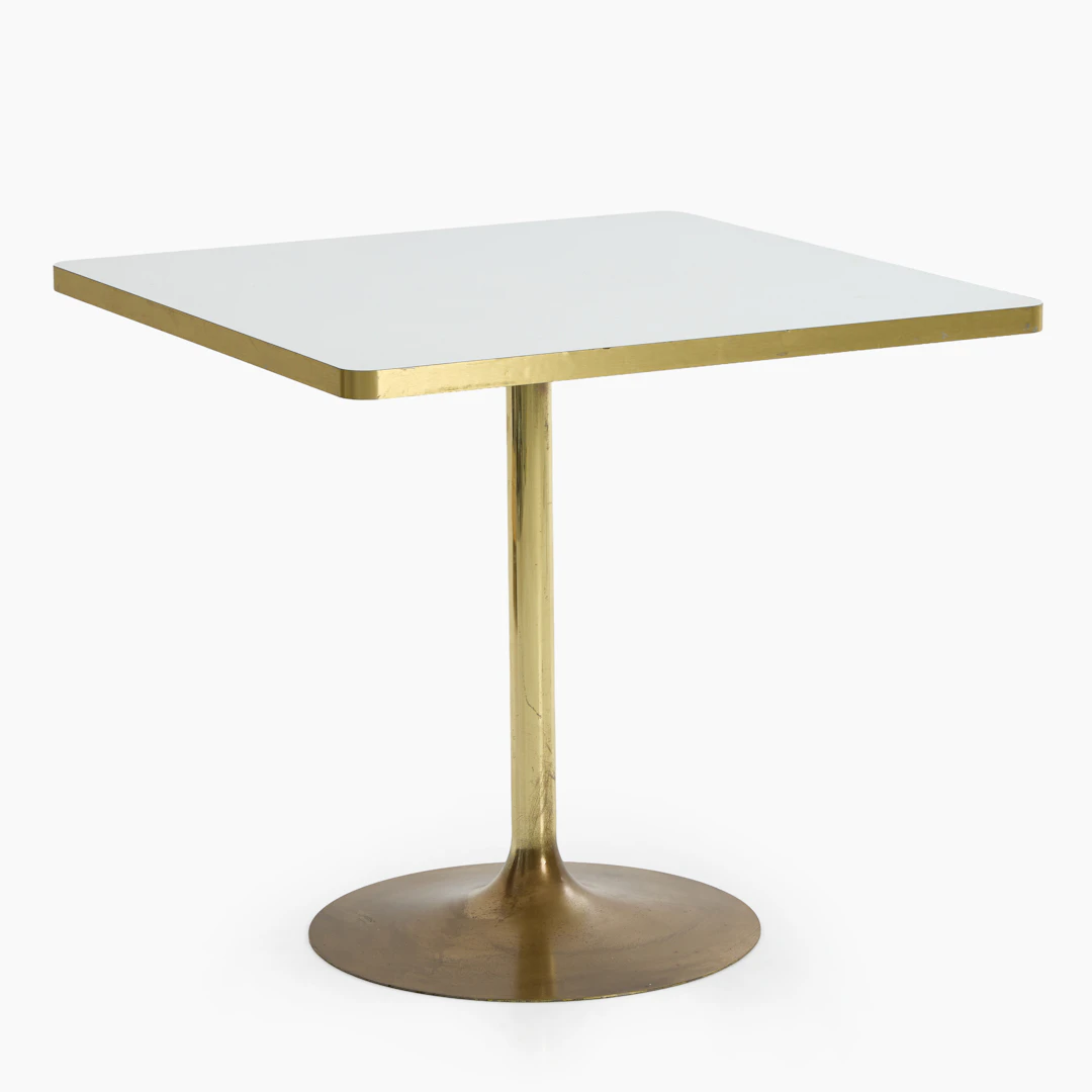 CAFÉBORD, skiva med vitt laminat, fot samt skivans list i metall, 2000-tal.