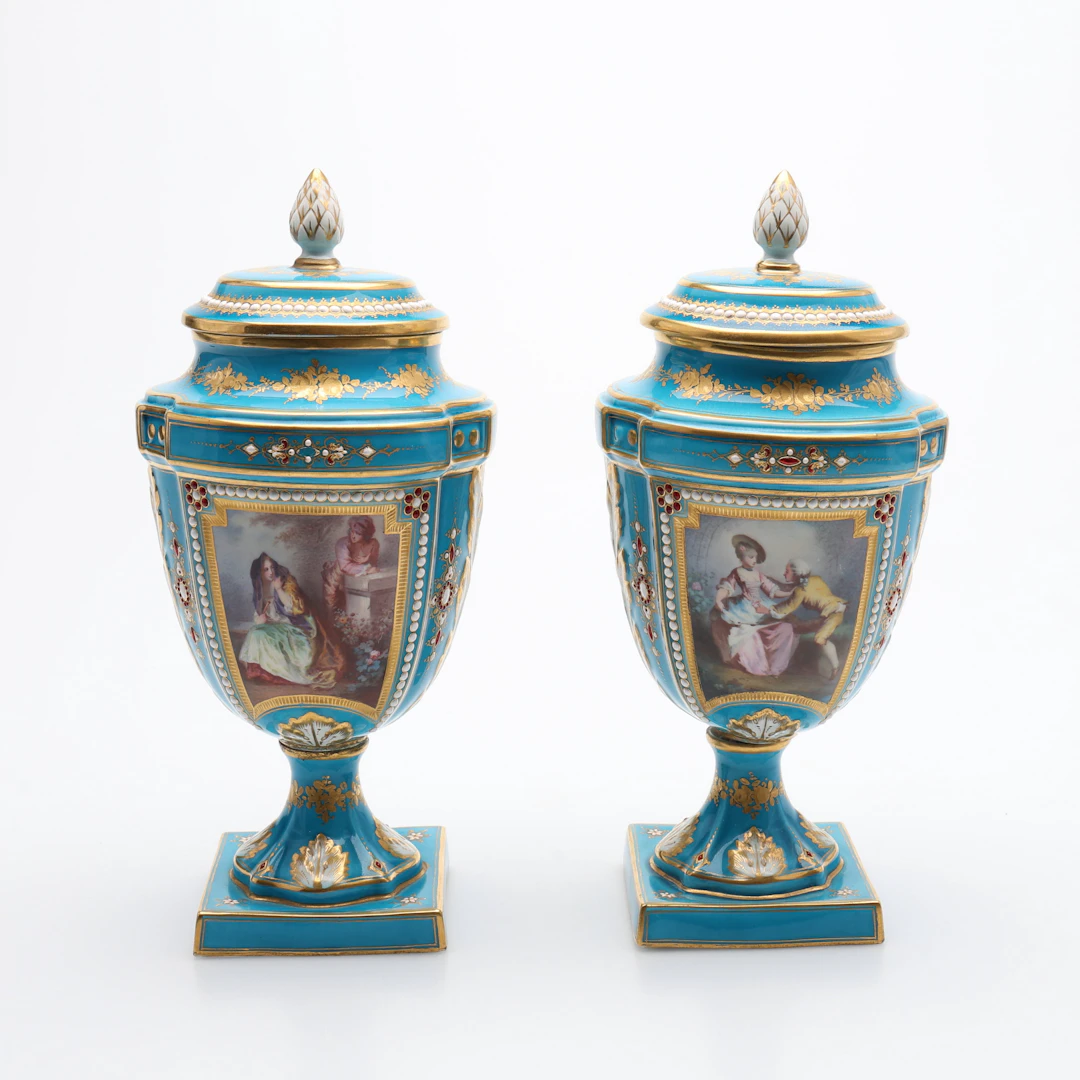 LOCKURNOR, ETT PAR, PORSLIN, SÈVRESLIKNANDE MÄRKNINGAR, 1800-TAL.