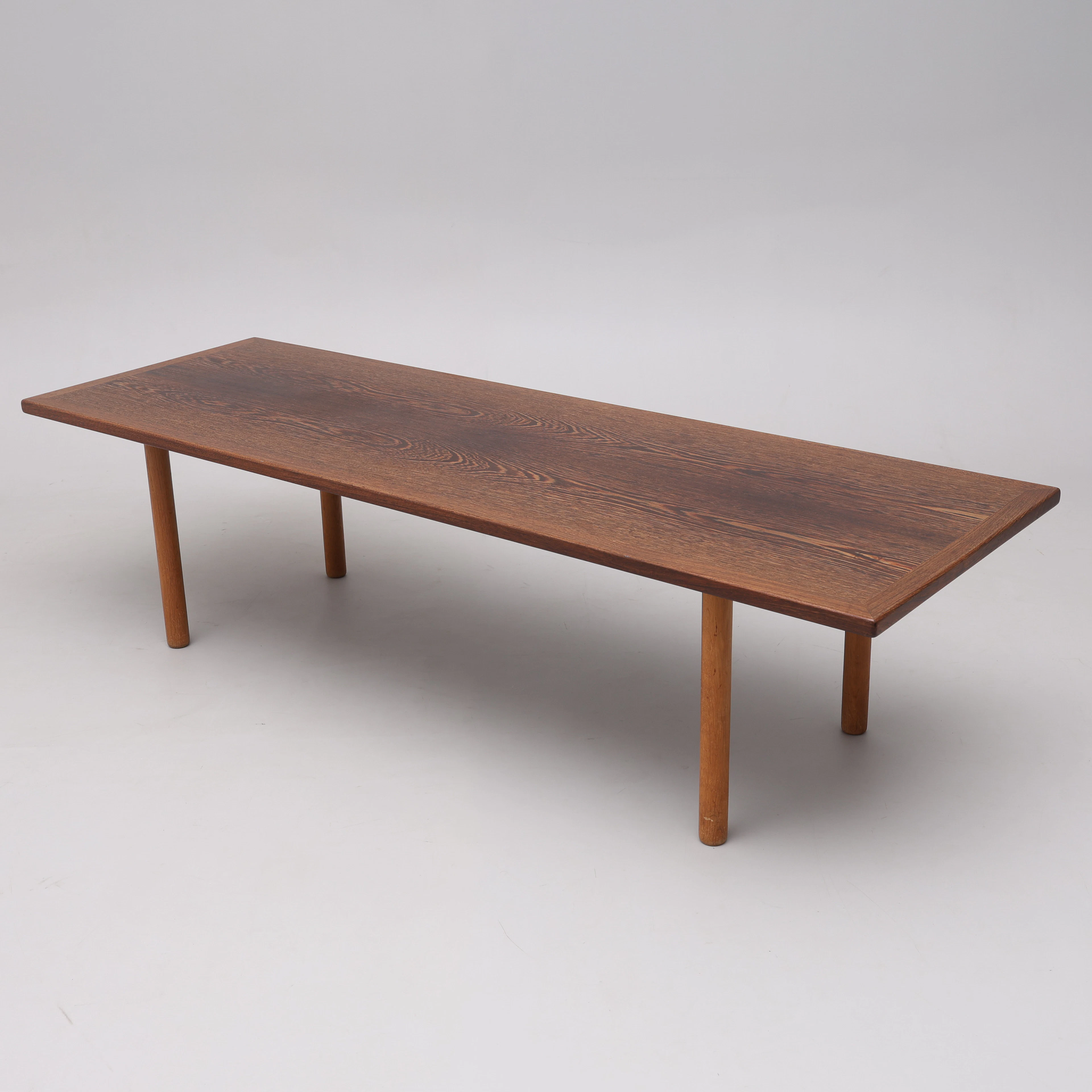 HANS J WEGNER. SOFFBORD, WENGÉ & EK, ANDREAS TUCK, DANMARK, 1960-TAL.