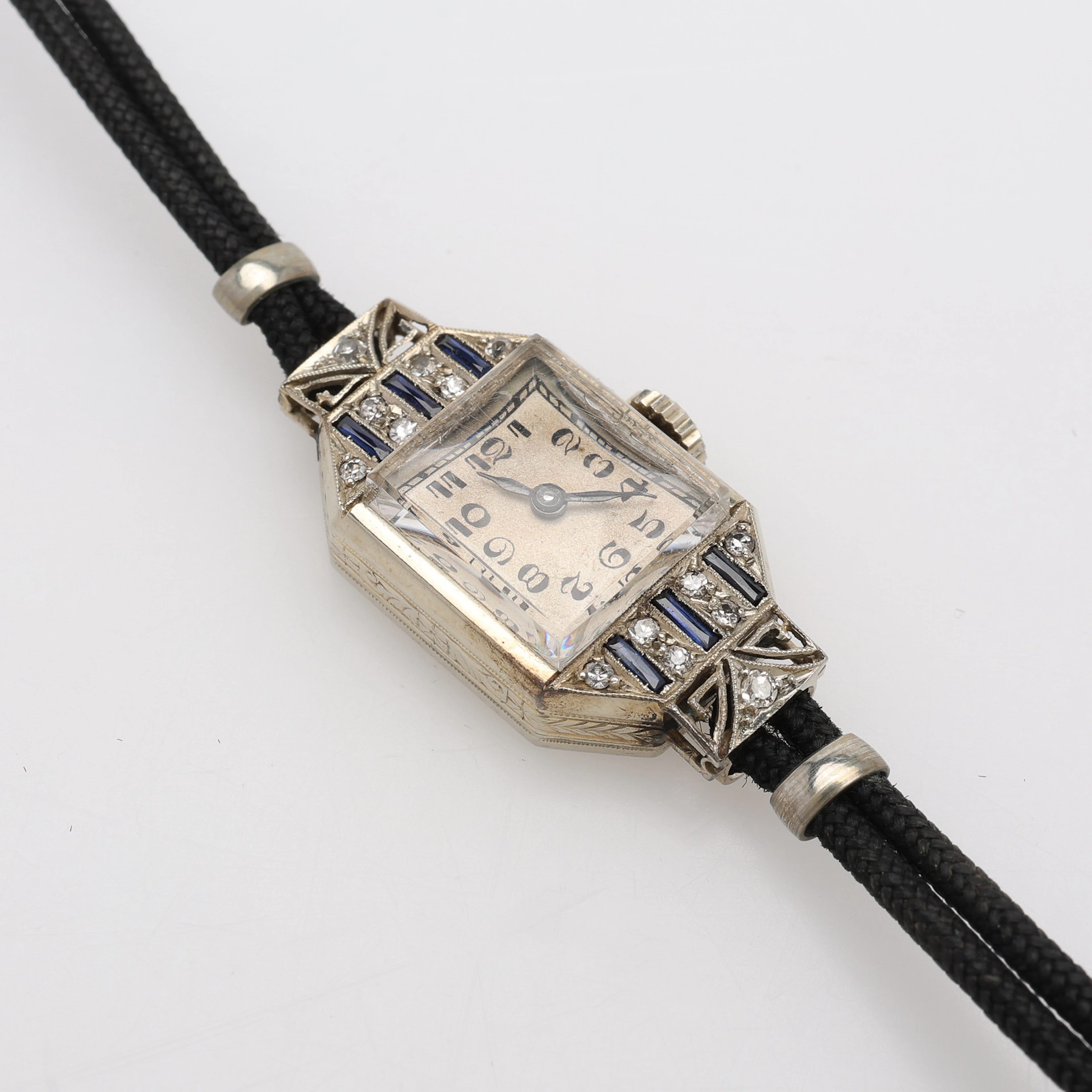DAMARMBANDSUR, ART DECO, MED DIAMANTER OCH SAFIRER.