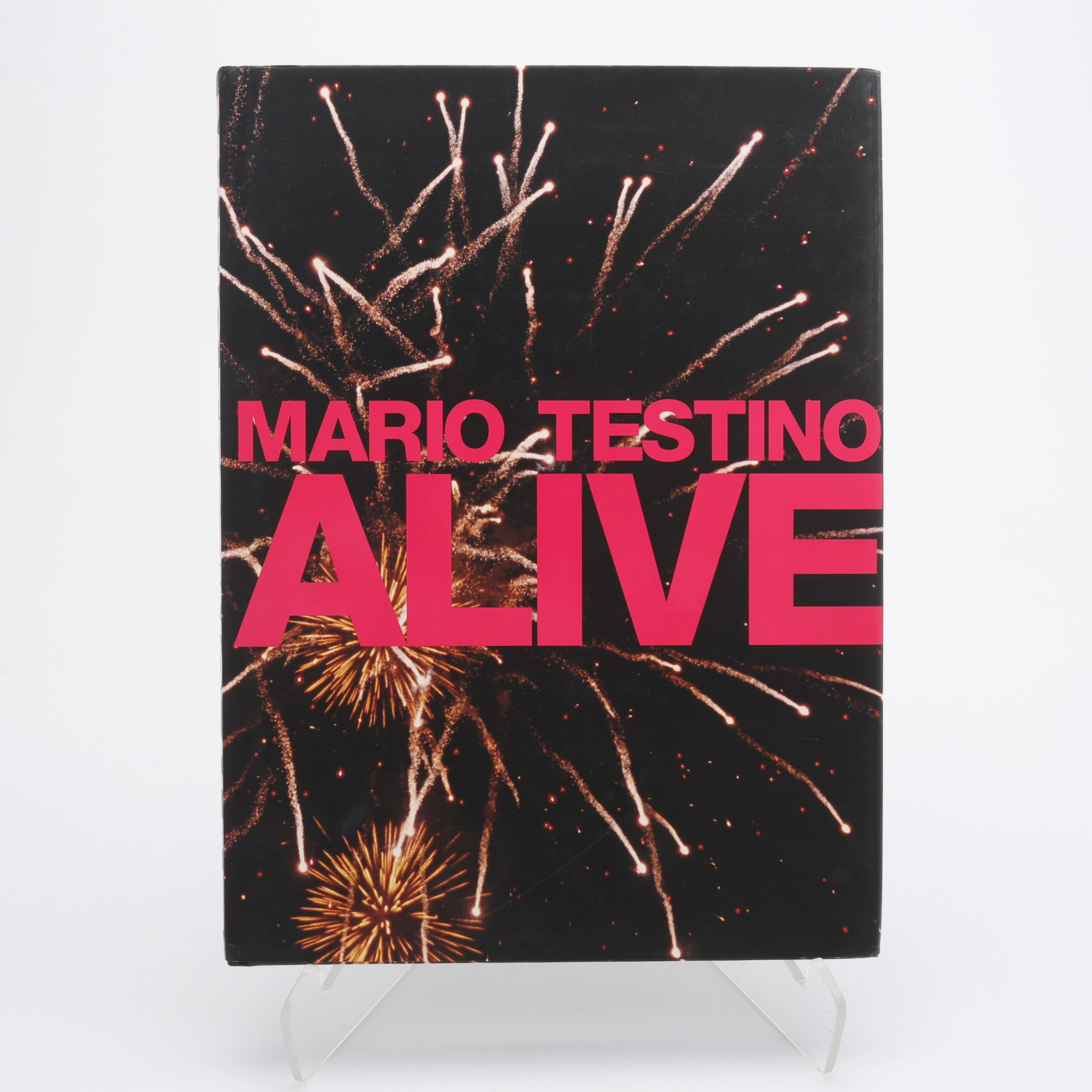 FOTO. DEN PERUANSKE FOTOGRAFEN MARIO TESTINOS "ALIVE" I FÖRSTA UPPLAGAN, 2001.