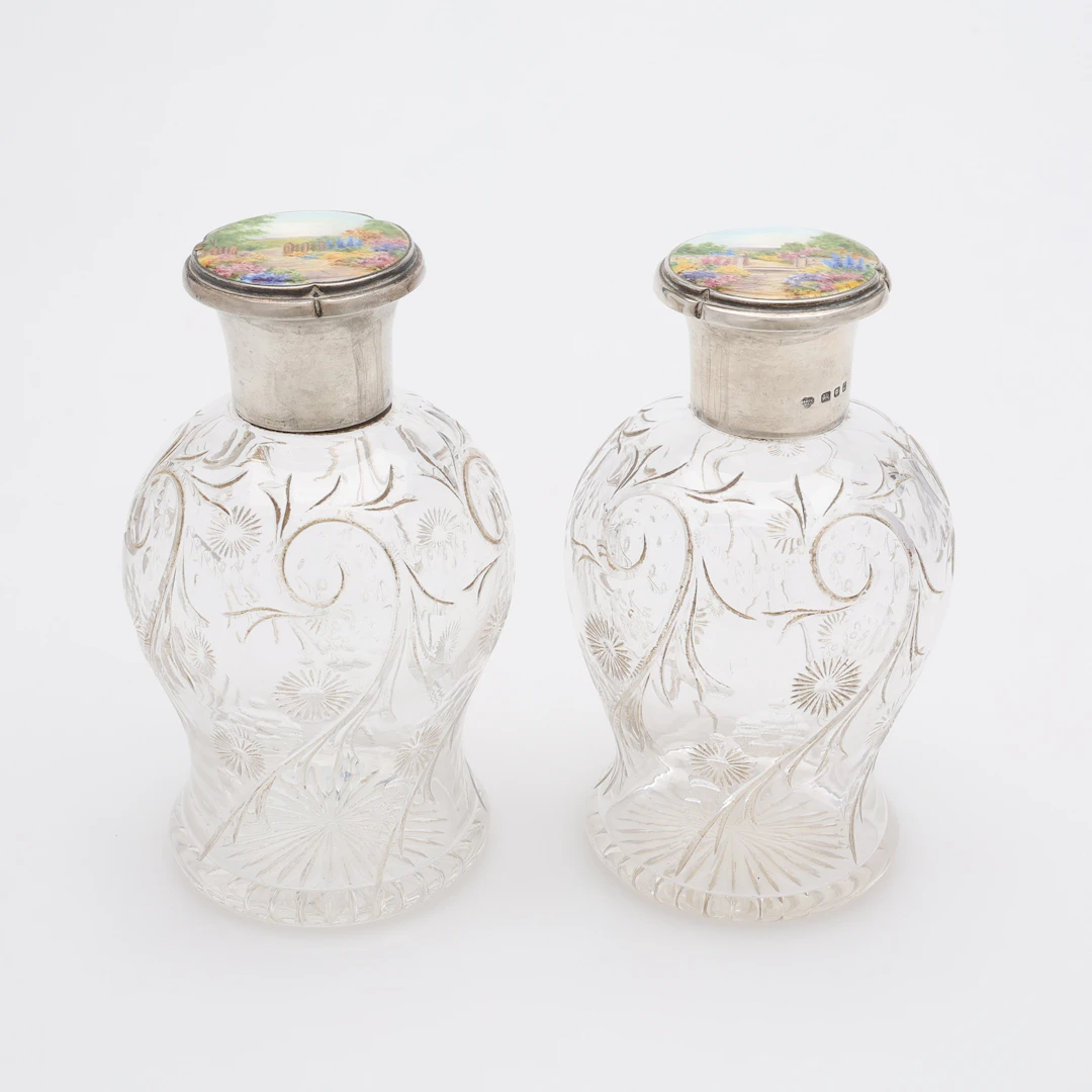 FLASKOR, 2 ST, GLAS MED SILVERMONTERINGAR MED EMALJARBETEN, GOLDSMITHS