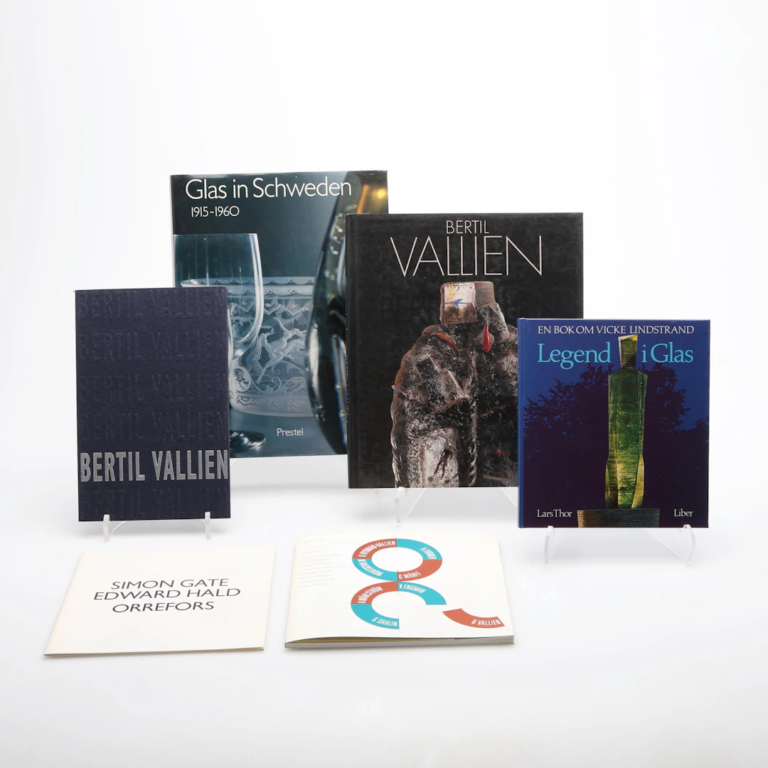 ETT VARIERAT PARTI LITTERATUR OM KONSTGLAS, SEX VOLYMER BL A "GLAS
