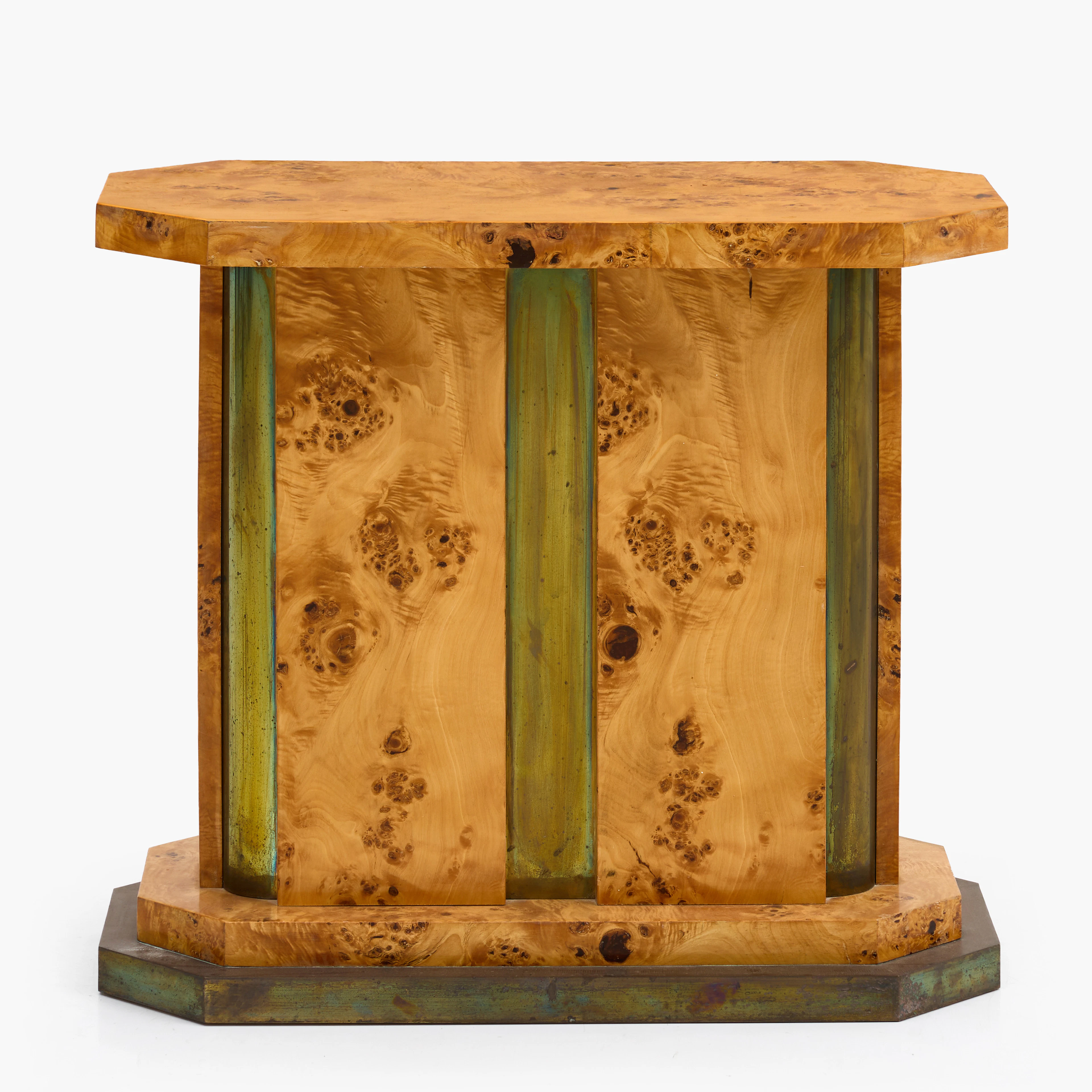 SIDEBOARD, lackerad masurbjörk och mässing, 1900-talets andra hälft.