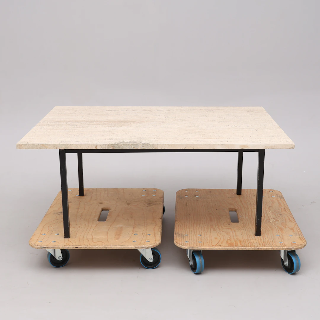 SOFFBORD, TRAVERTINSKIVA MED METALLUNDERREDE, 1960-TAL.