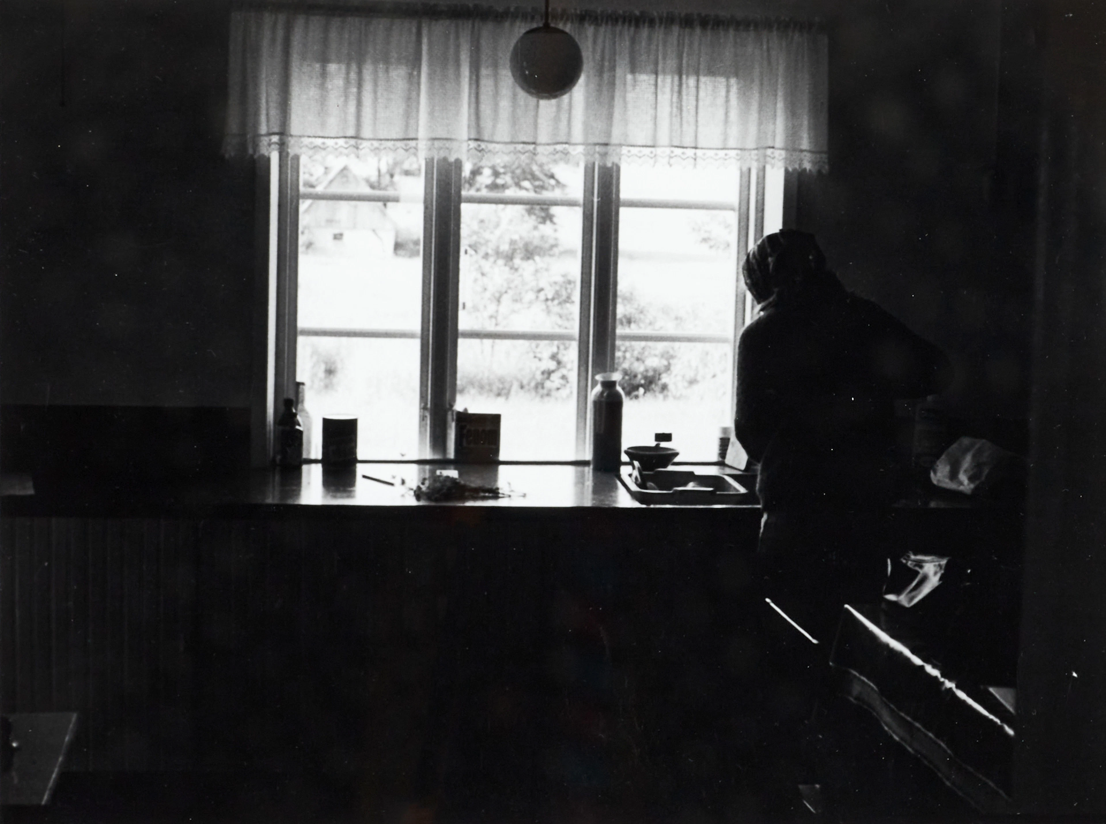 OLA BILLGREN (Sverige, 1940-2001), Fönsterutsikt, sv/v fotografi.