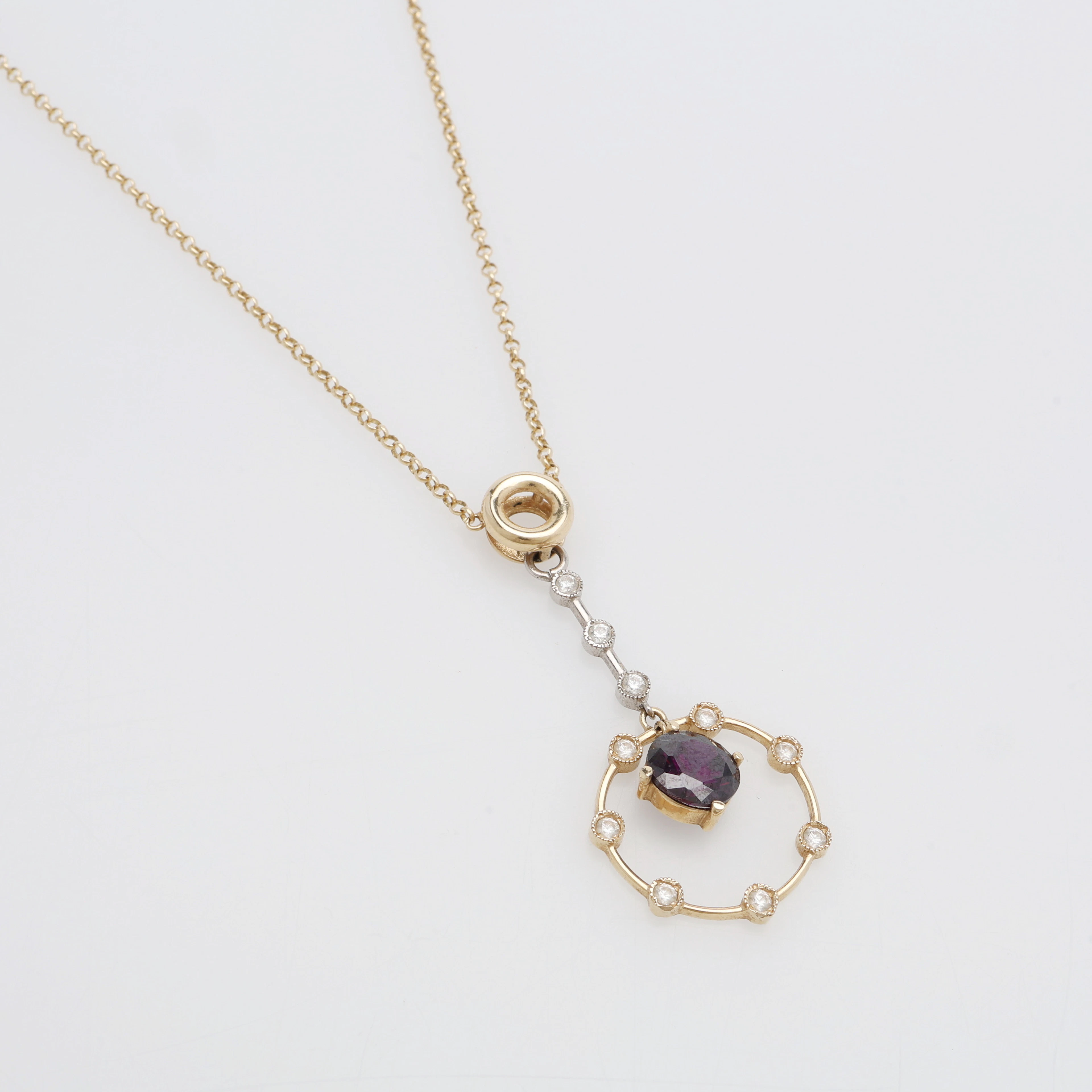 HALSKEDJA MED HÄNGE, 14K GULD & GLAS, TOTALT 6,9 GRAM.