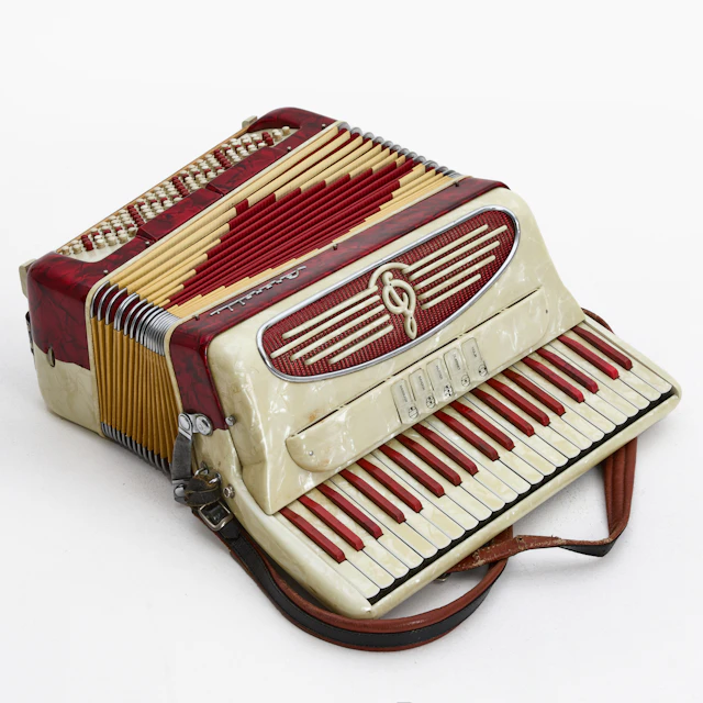PIANODRAGSPEL, Serernelli, 120 bas, 41 tangenter, 5 diskantbrytare.
