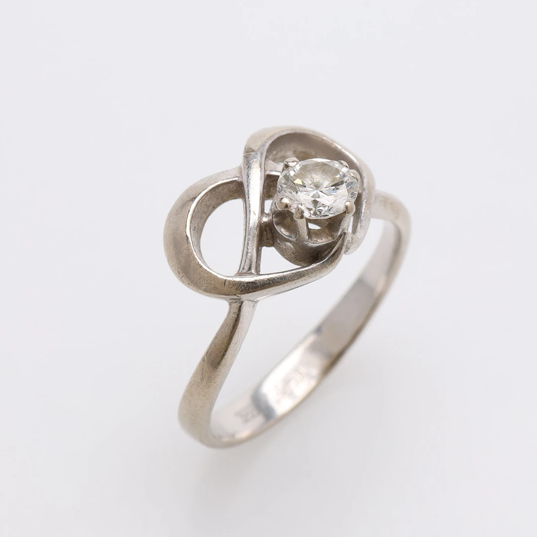 BRILJANTRING 18K VITGULD CA 0,40 CT.