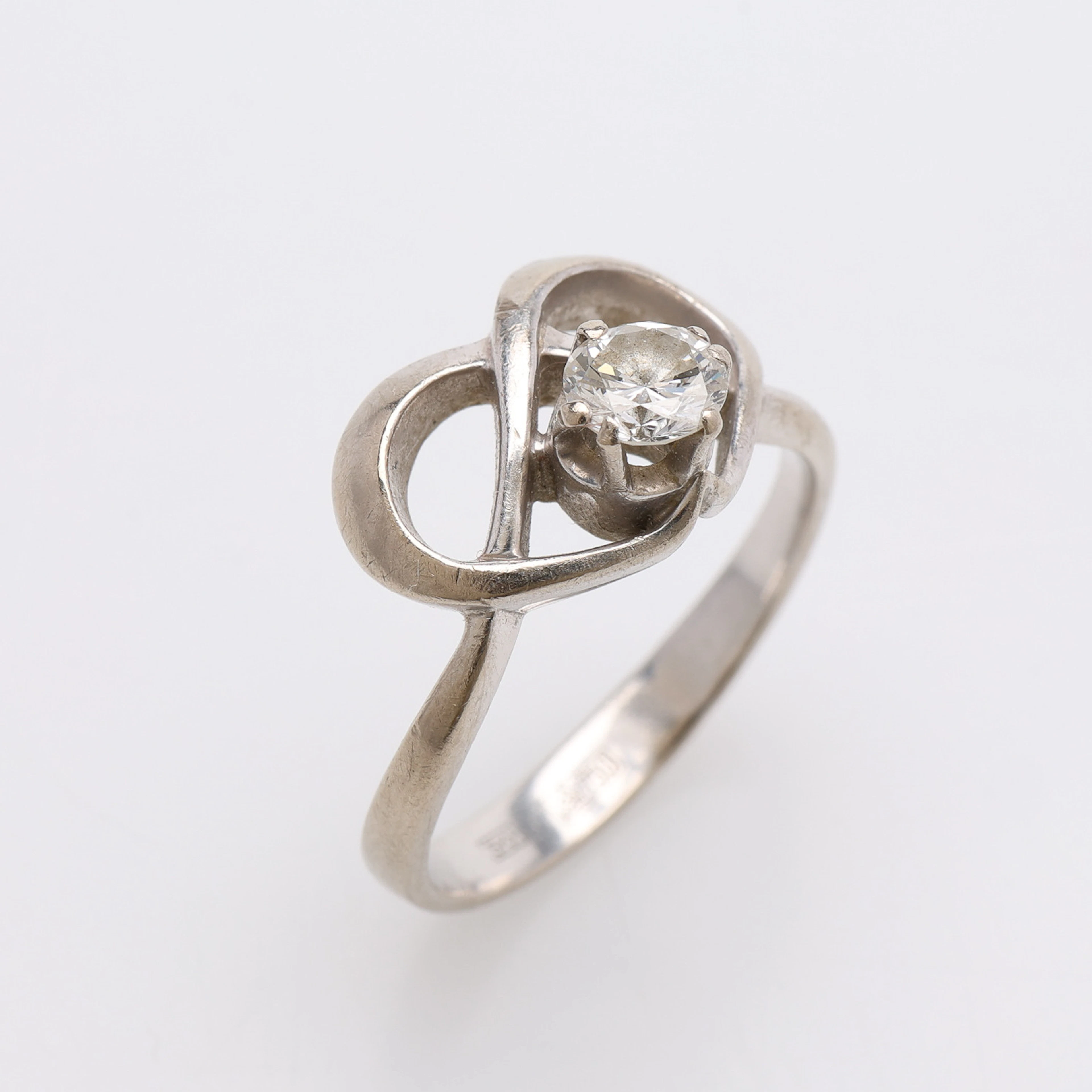 BRILJANTRING 18K VITGULD CA 0,40 CT.