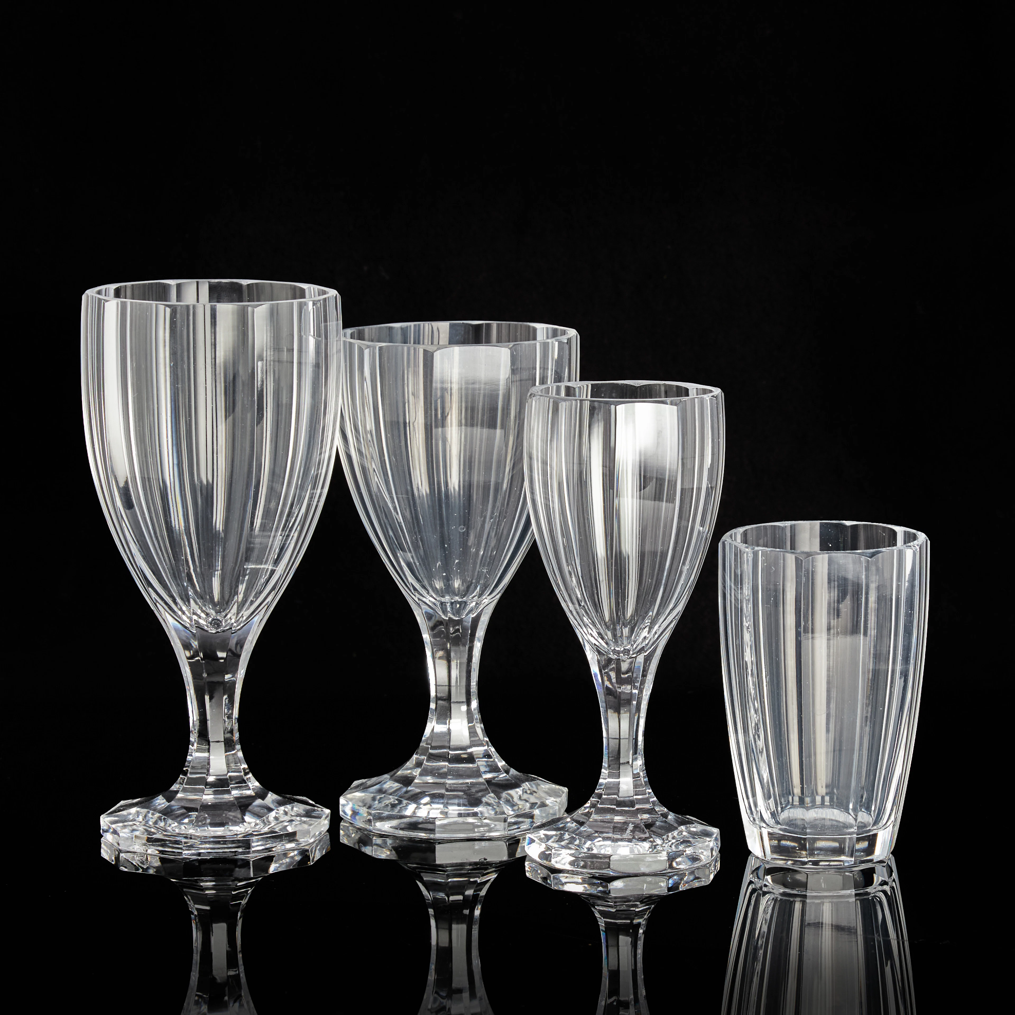 ELIS BERGH (SVERIGE, 1881–1954). Glasservis, 36 delar, modell "Lagerberg"